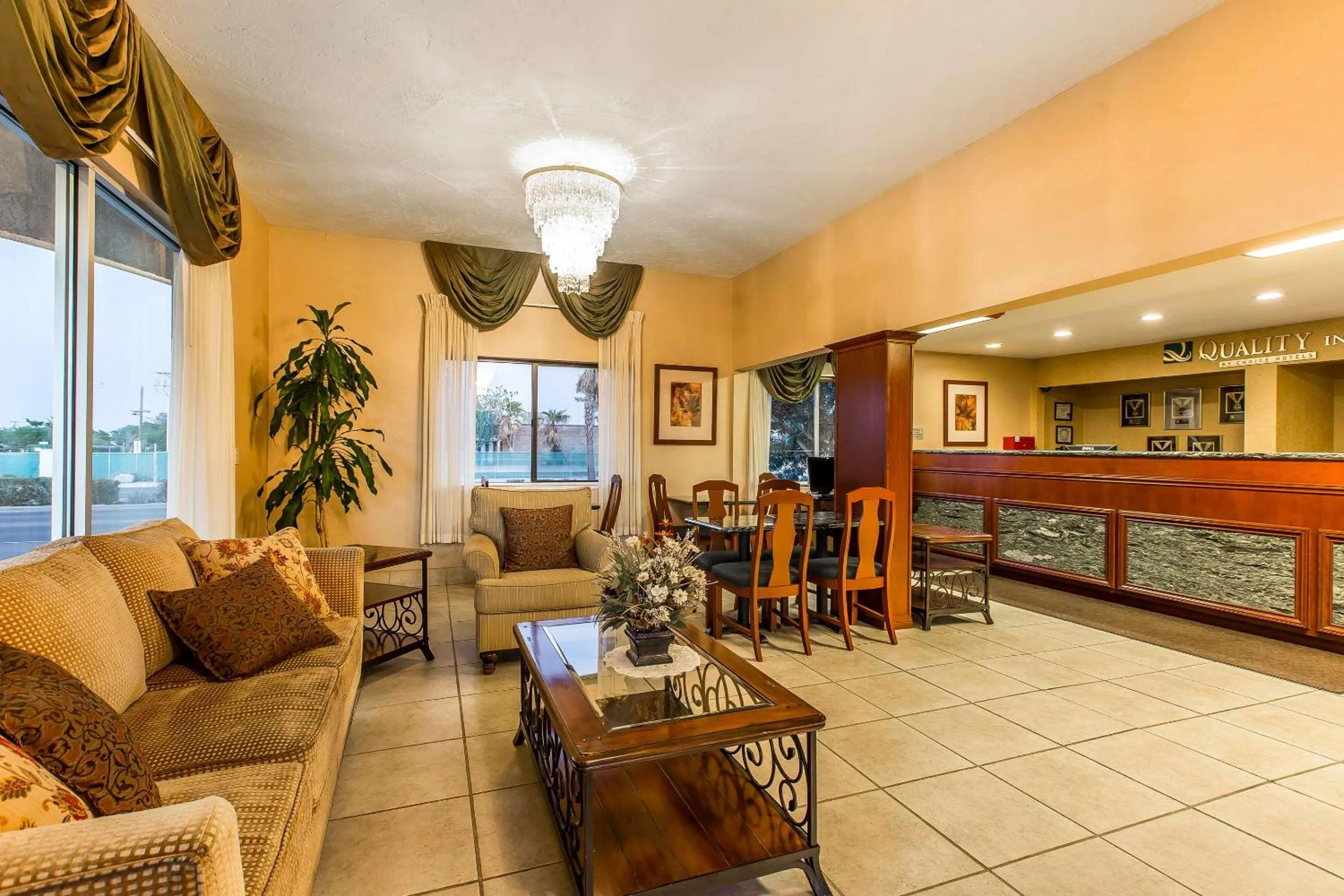 Lobby or reception in Quality Inn Near China Lake Naval Station
