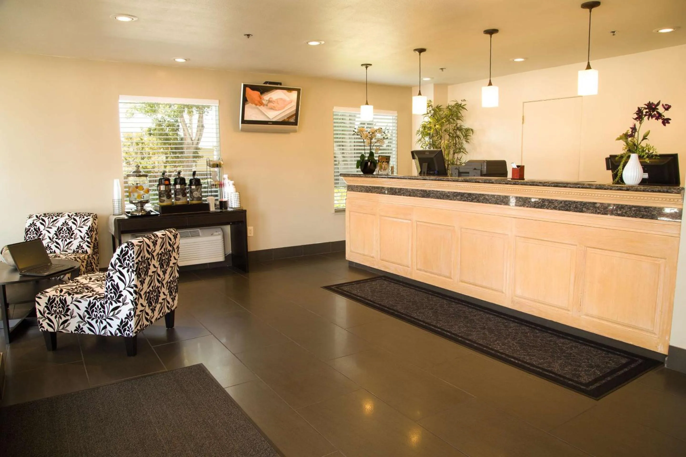 Lobby or reception in Quality Inn Santa Clara Convention Center