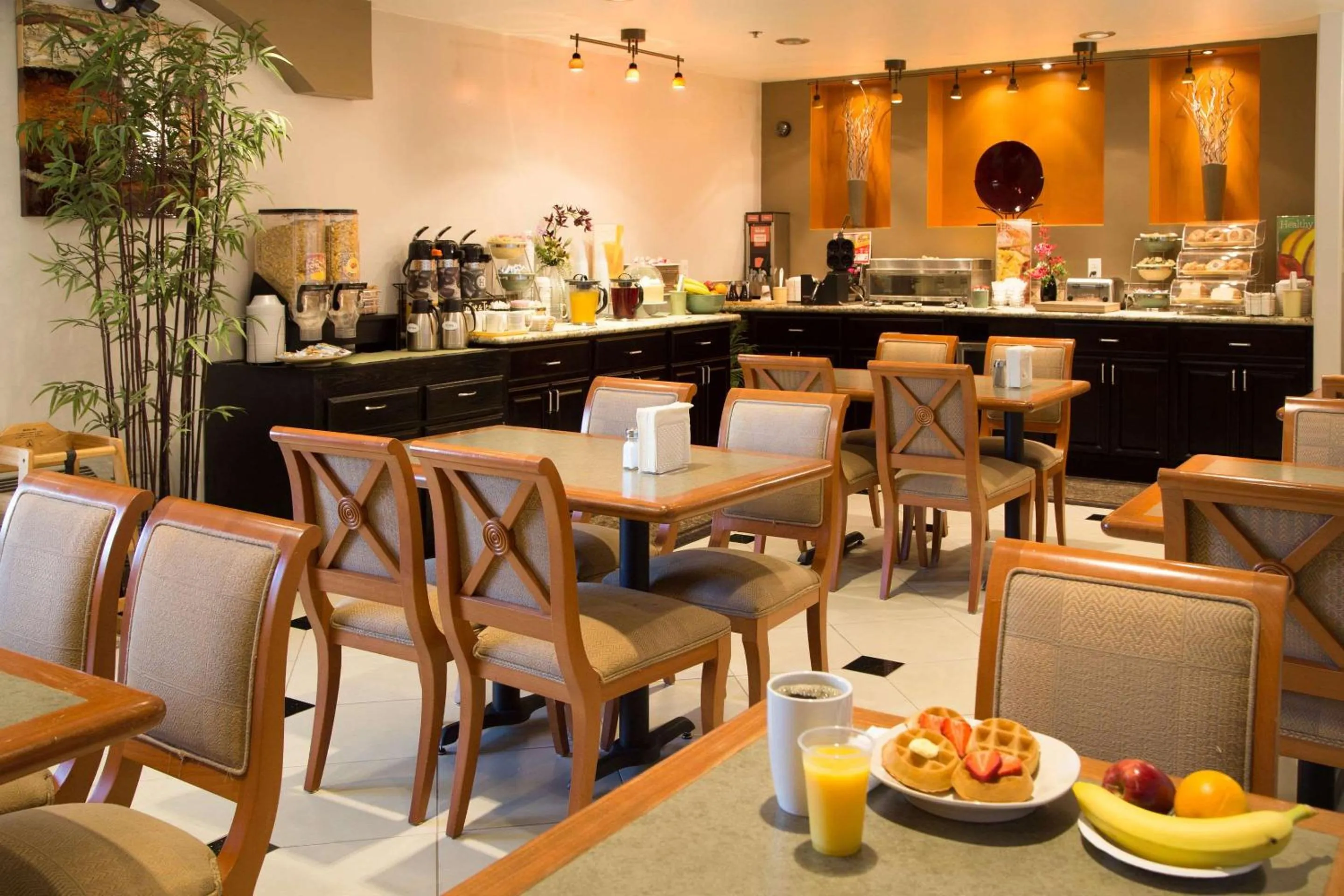 Restaurant/places to eat in Quality Inn Santa Clara Convention Center