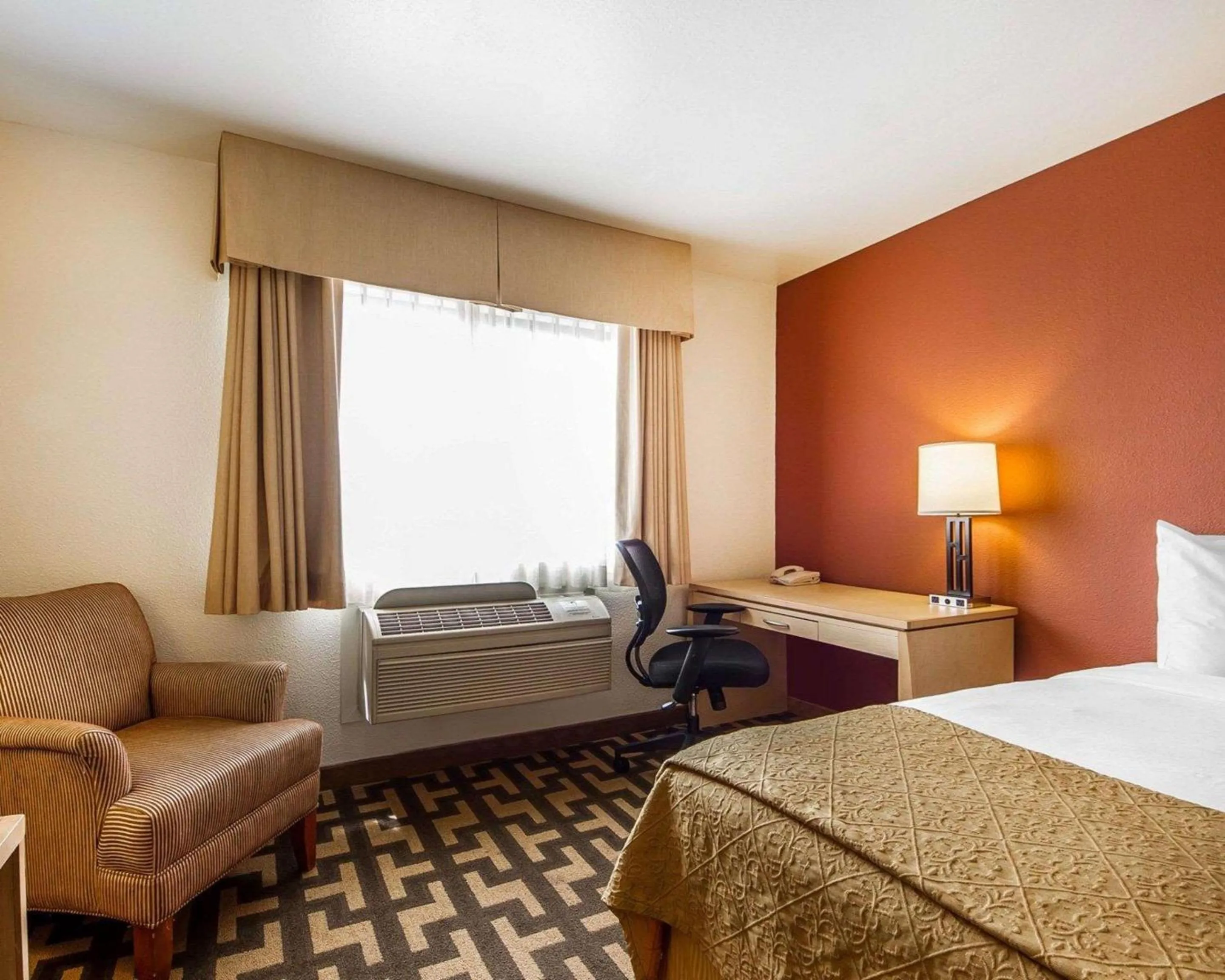 Photo of the whole room, Bed in Quality Inn Petaluma - Sonoma