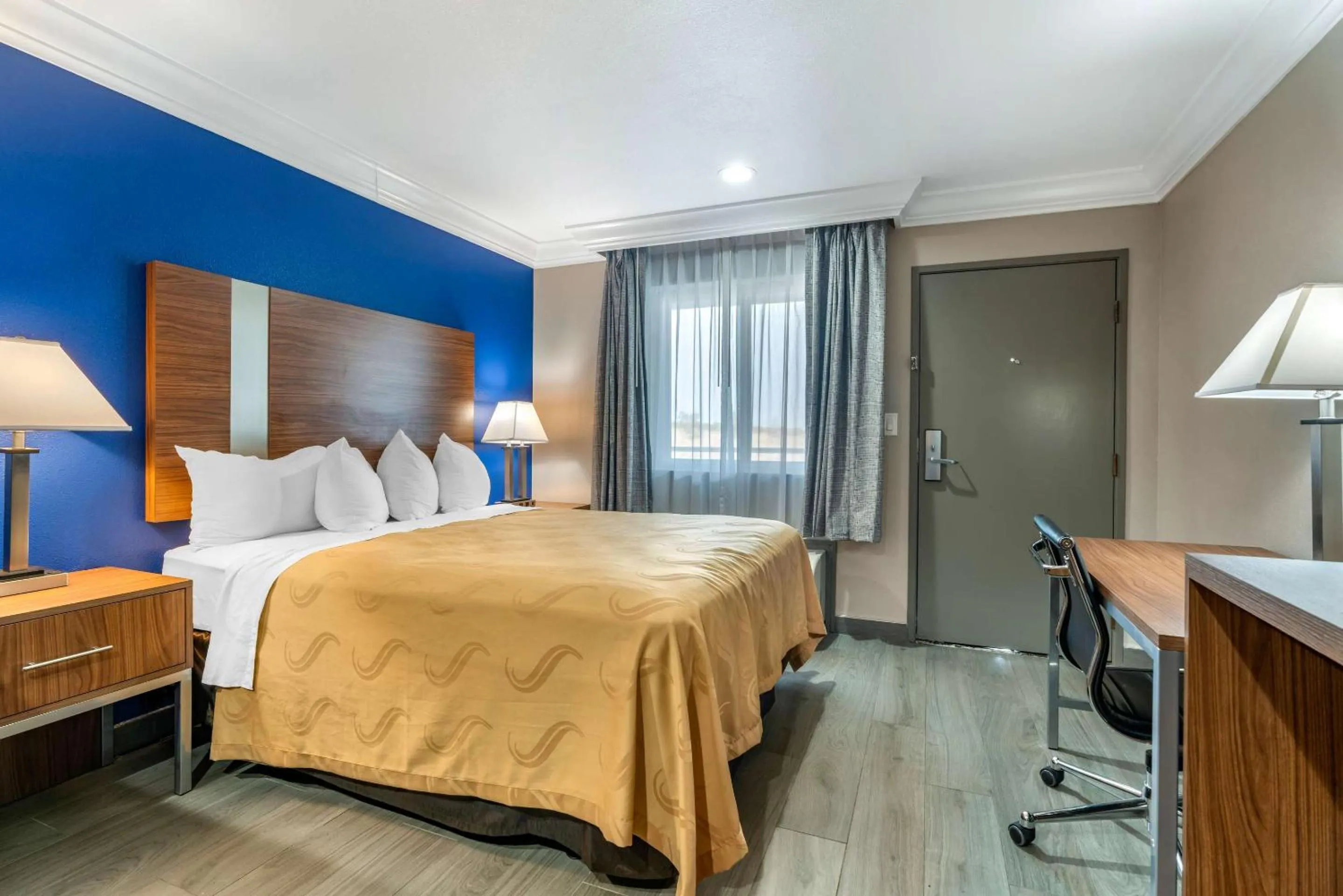 Bedroom, Bed in Quality Inn & Suites Vacaville