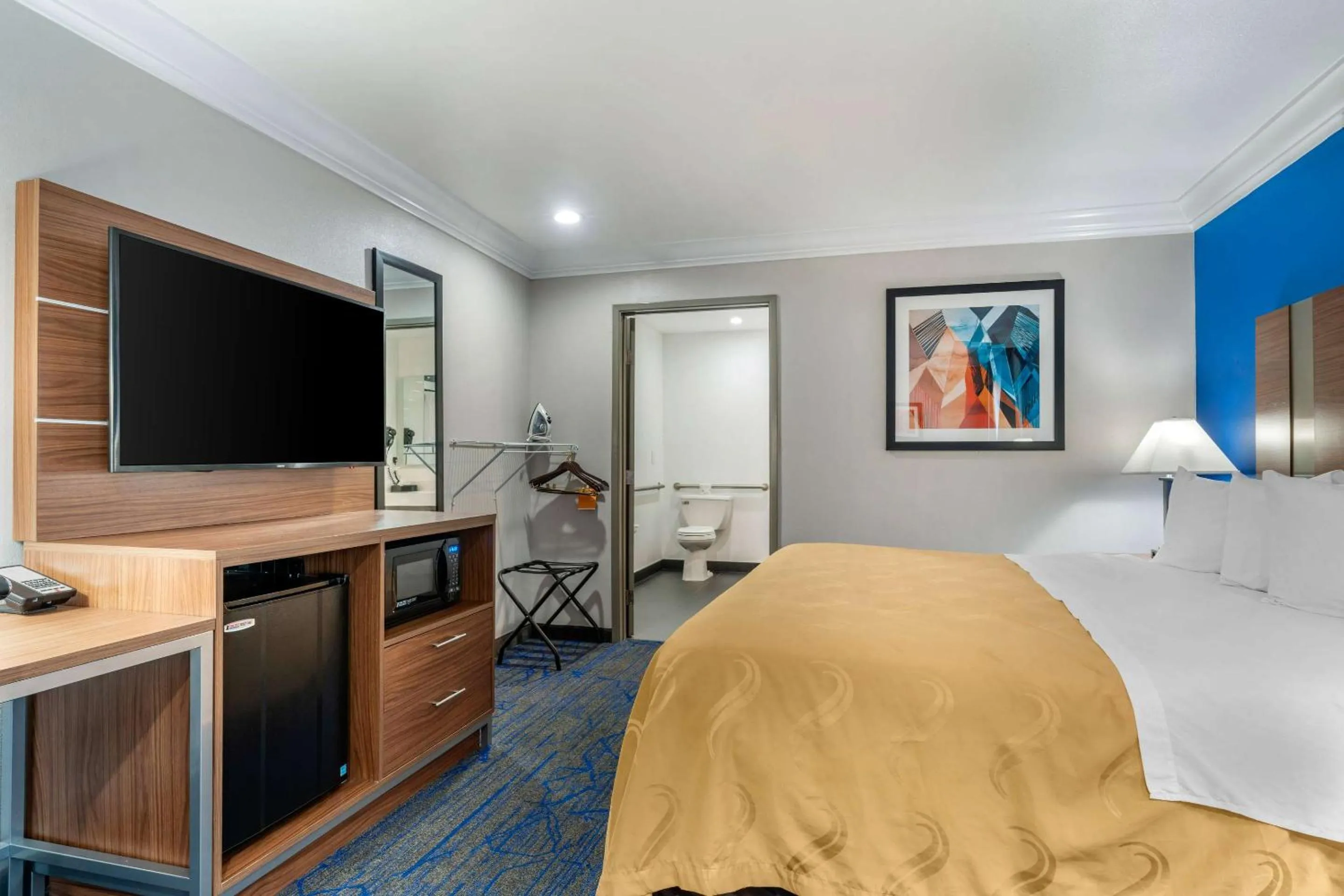 Bedroom, Bed in Quality Inn & Suites Vacaville