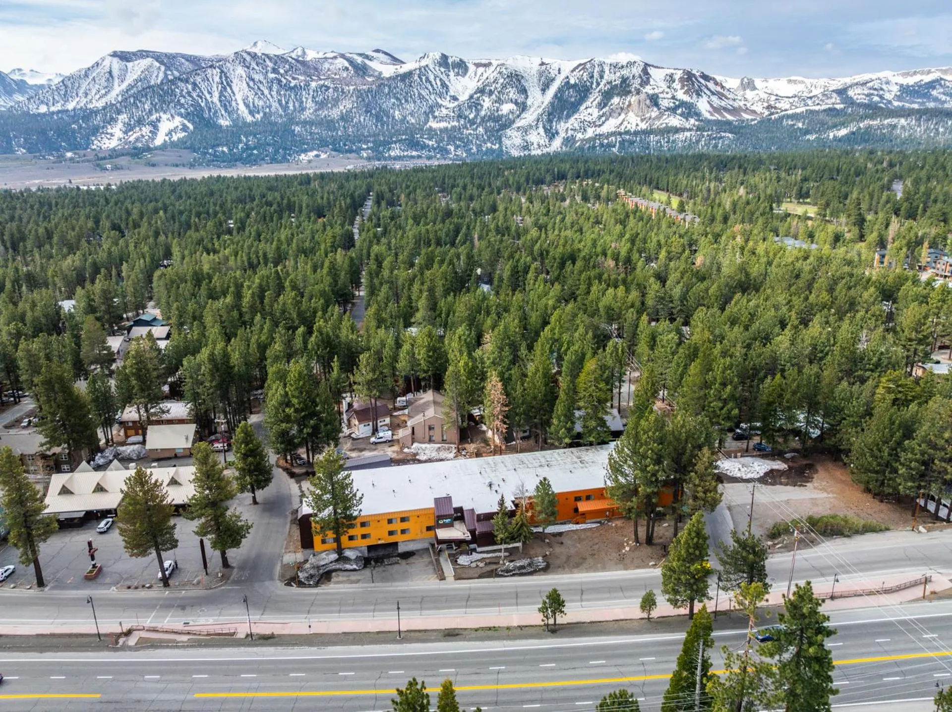 Property building in Quality Inn near Mammoth Mountain Ski Resort