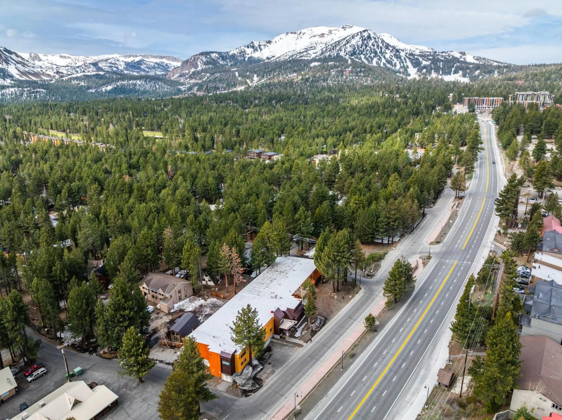 Property building in Quality Inn near Mammoth Mountain Ski Resort