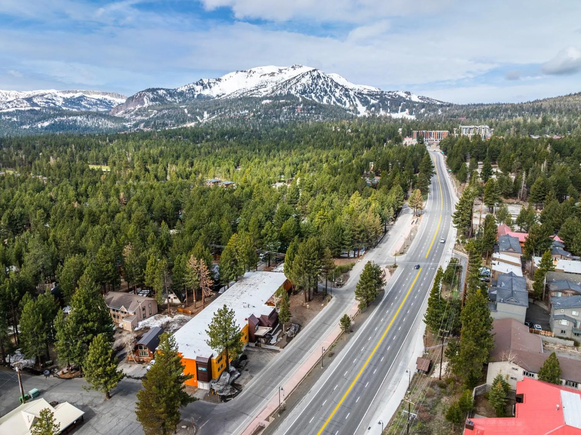 Property building in Quality Inn near Mammoth Mountain Ski Resort