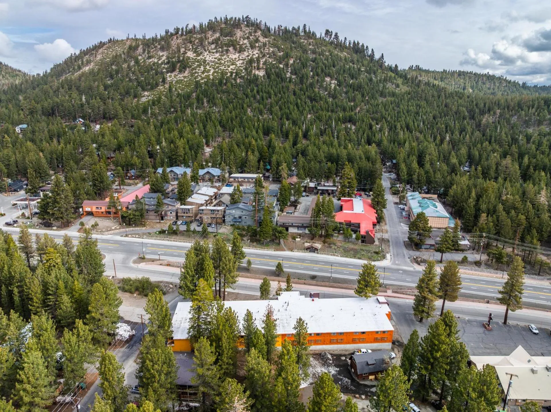 Property building in Quality Inn near Mammoth Mountain Ski Resort