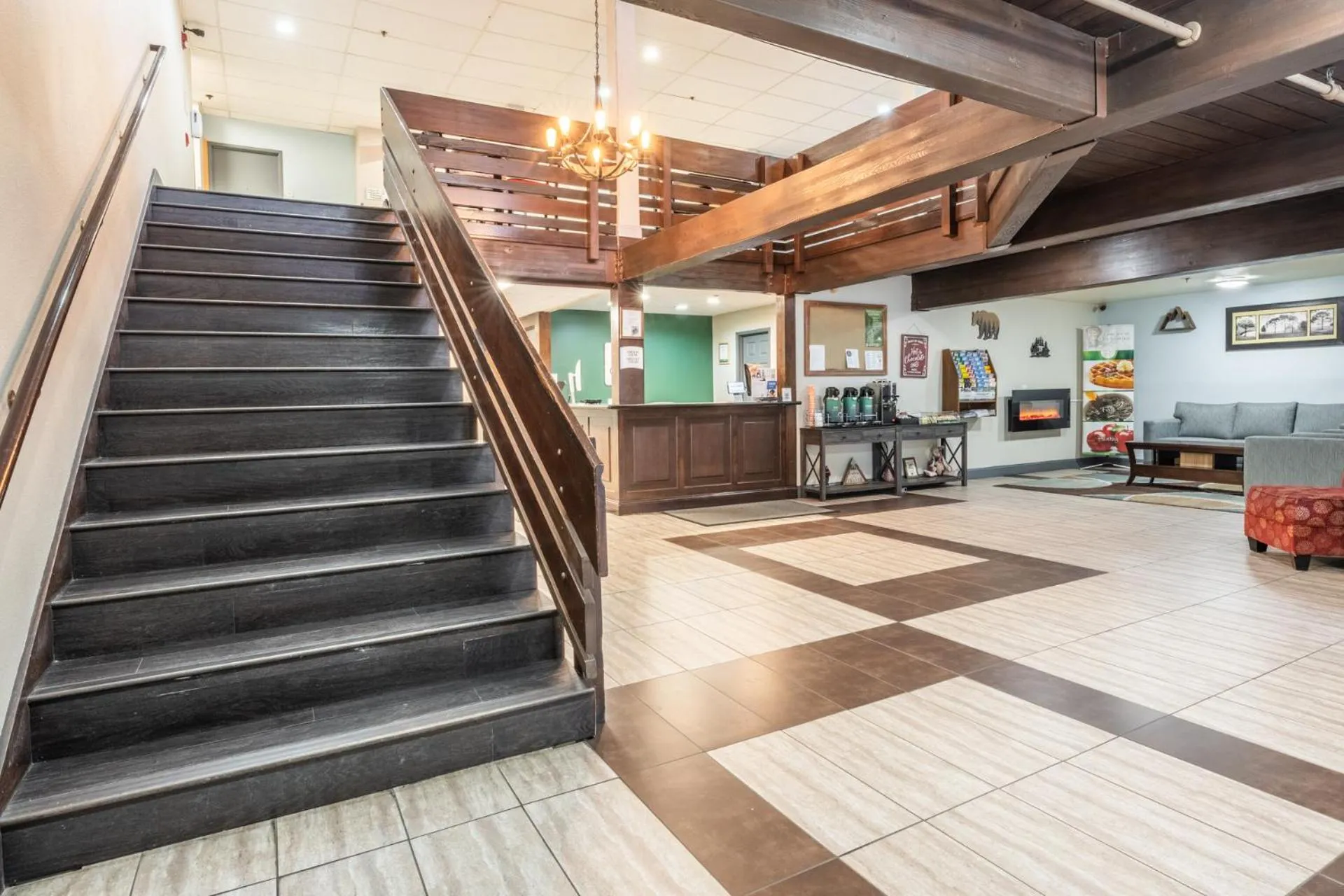 Lobby or reception in Quality Inn near Mammoth Mountain Ski Resort