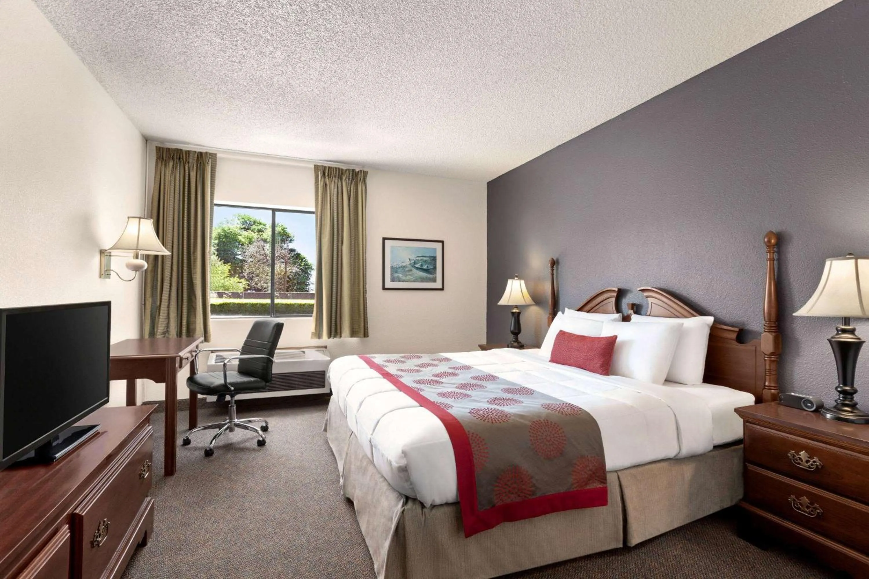 Photo of the whole room, Bed in Ramada by Wyndham Arcata