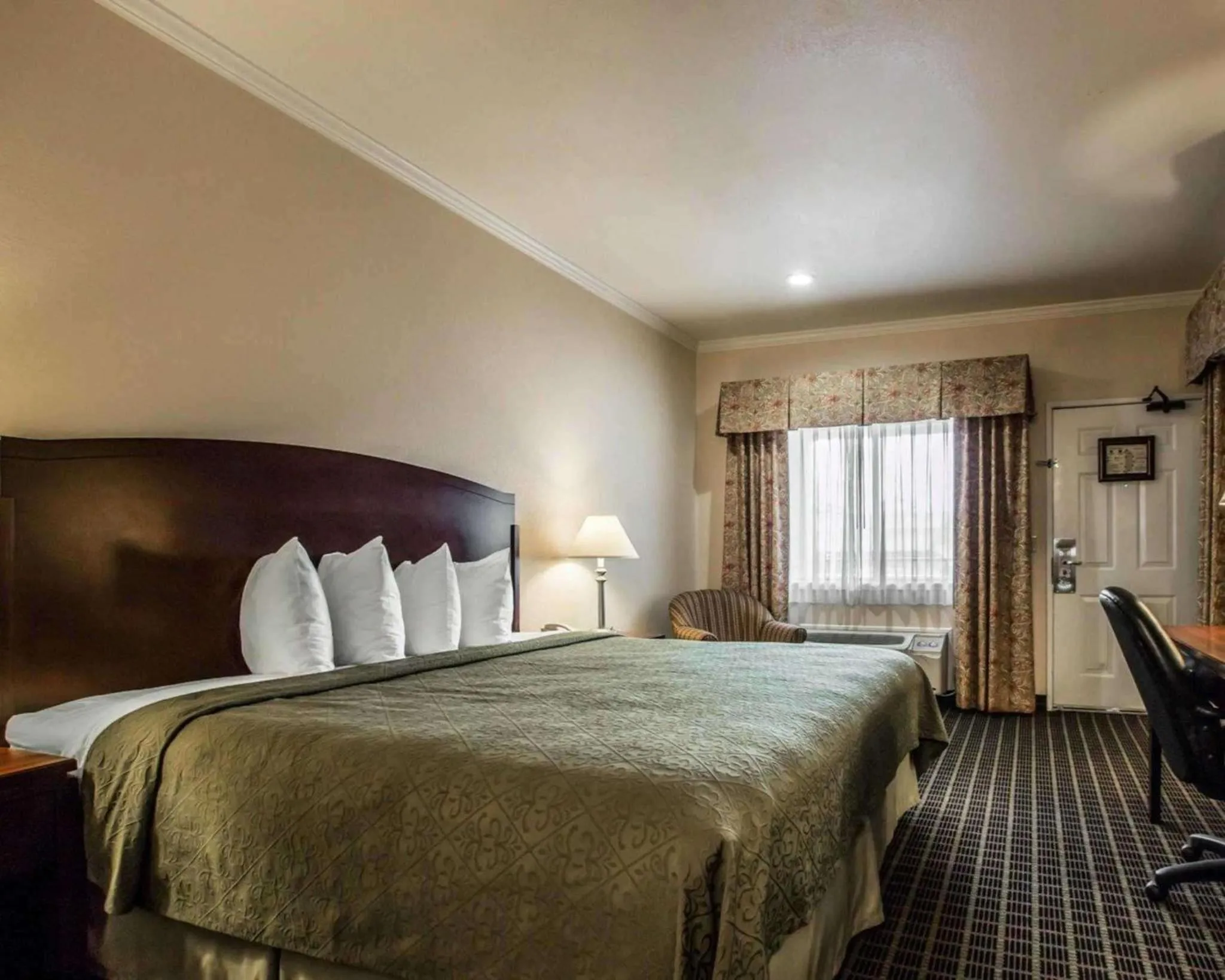 Photo of the whole room, Bed in Quality Inn Temecula Valley Wine Country