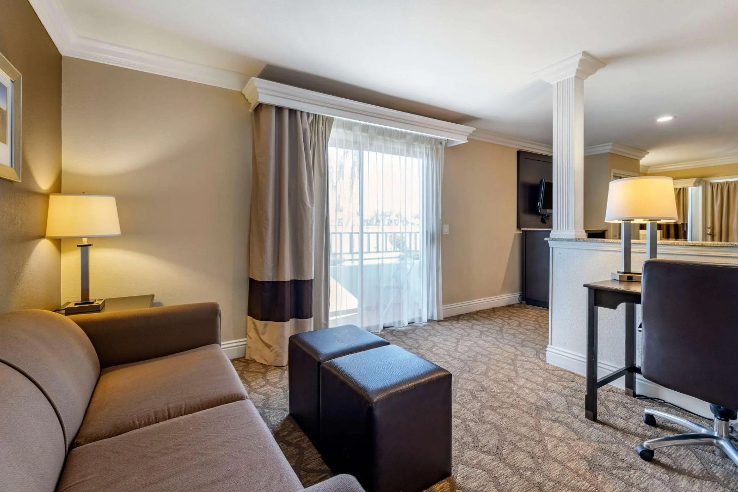 Bedroom in Comfort Suites San Clemente Beach