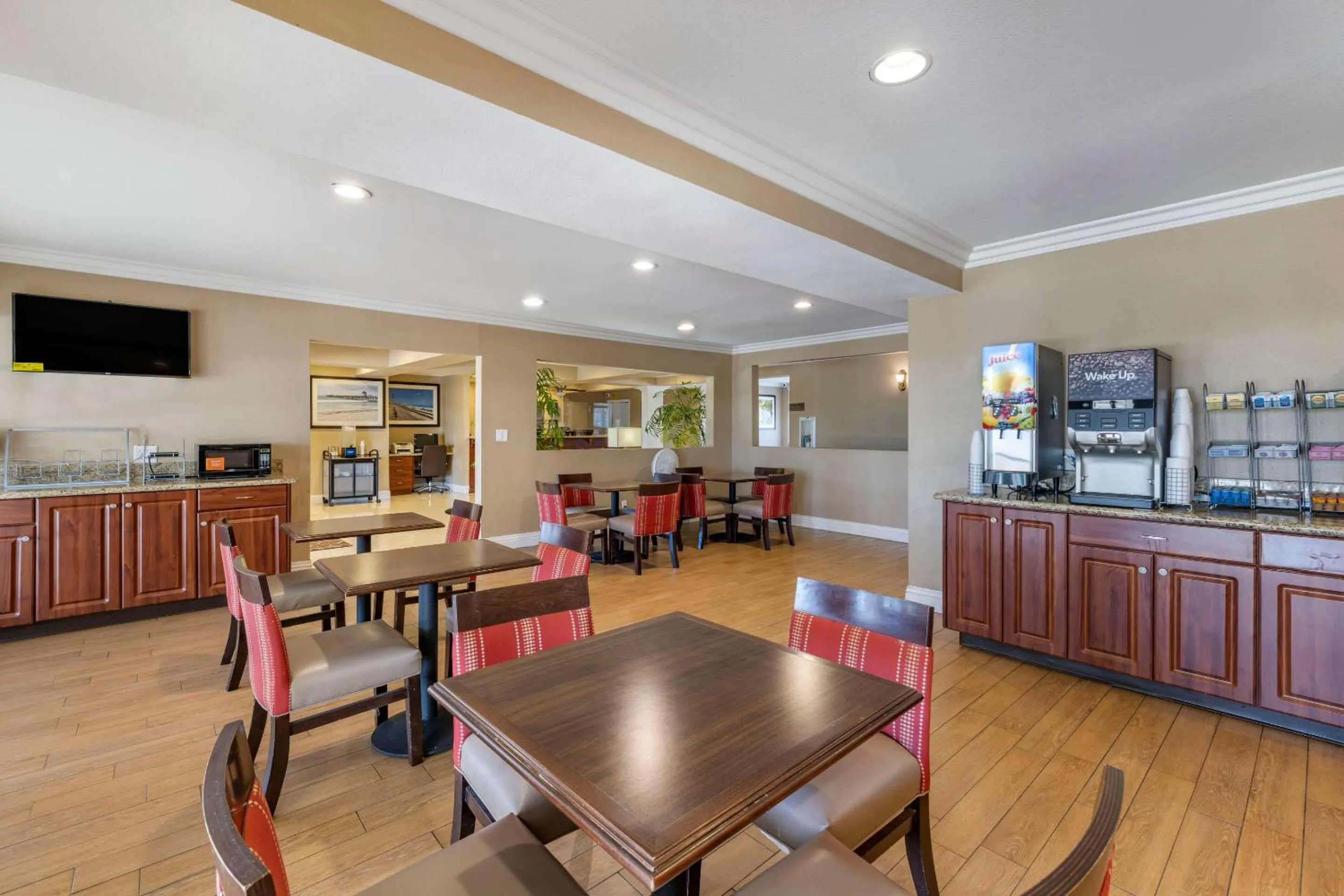 Breakfast in Comfort Suites San Clemente Beach