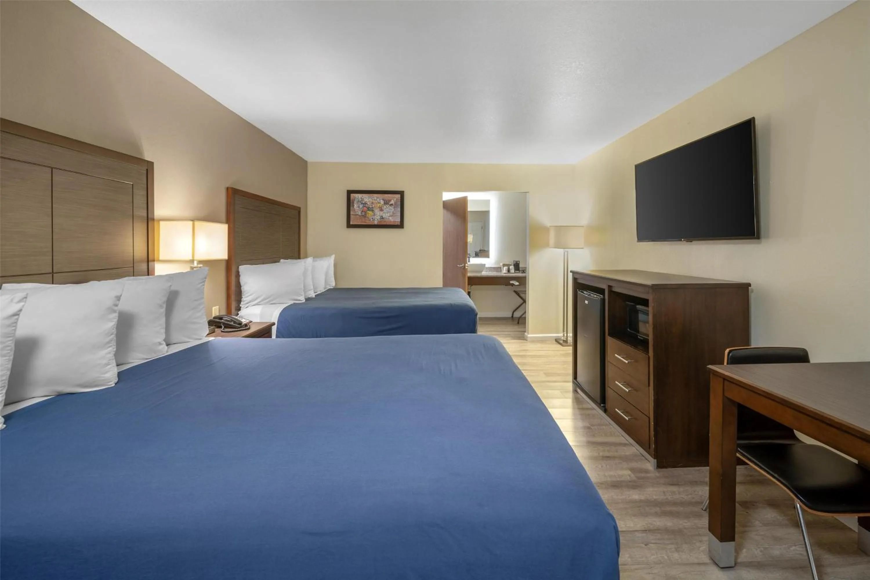 Bedroom, Bed in SureStay Hotel by Best Western Williams