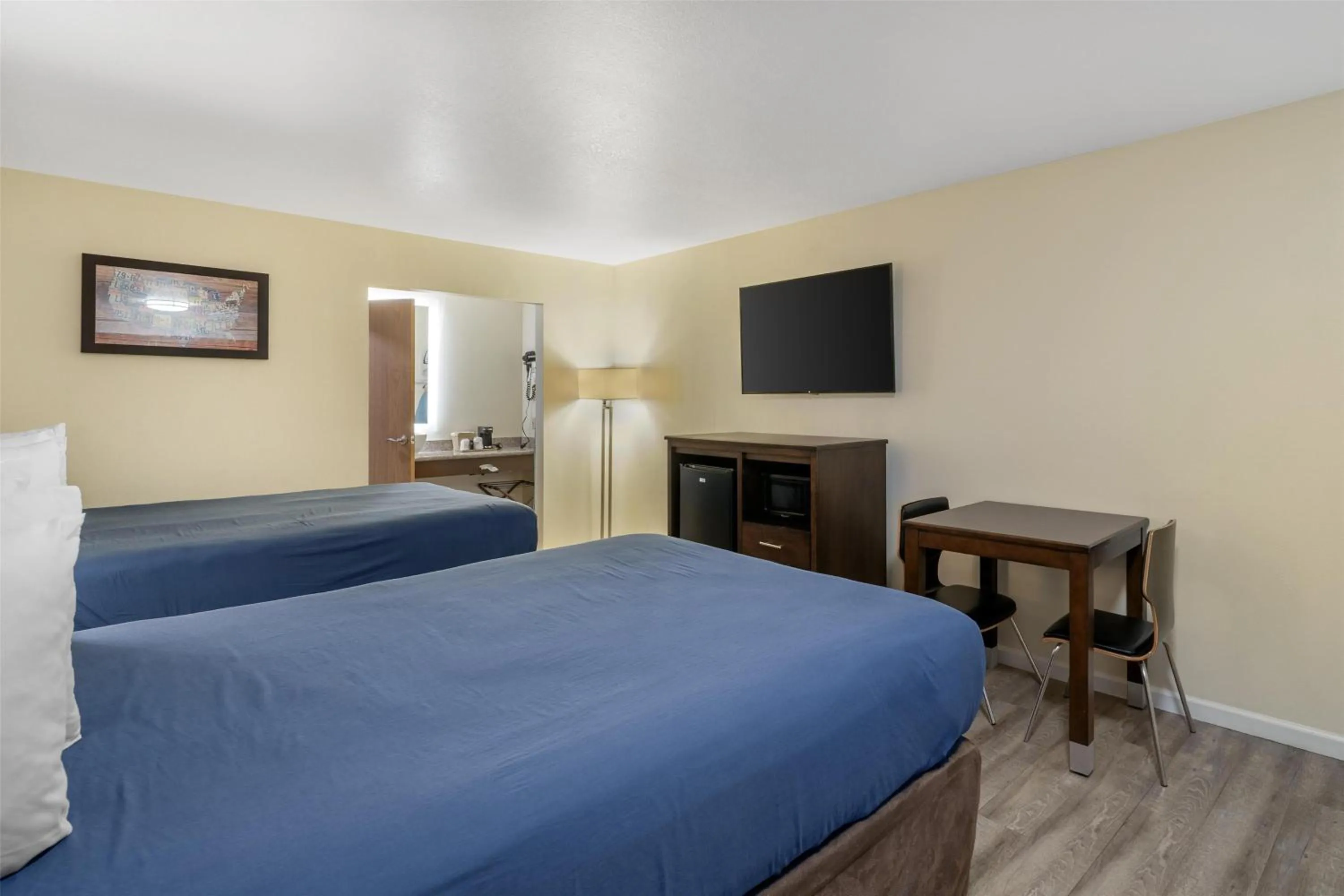 Bedroom, Bed in SureStay Hotel by Best Western Williams