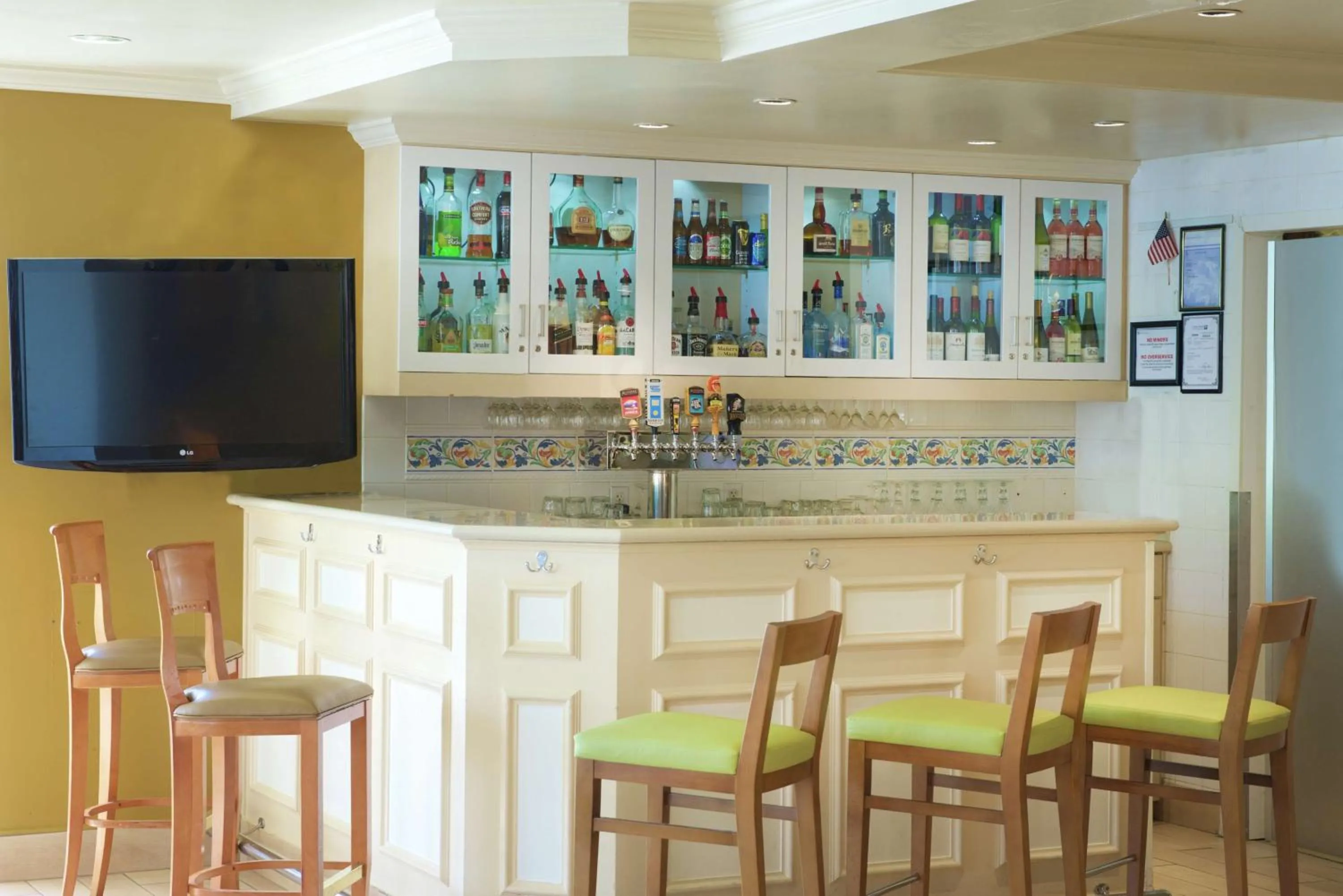 Lounge or bar in Hilton Garden Inn Seattle/Renton