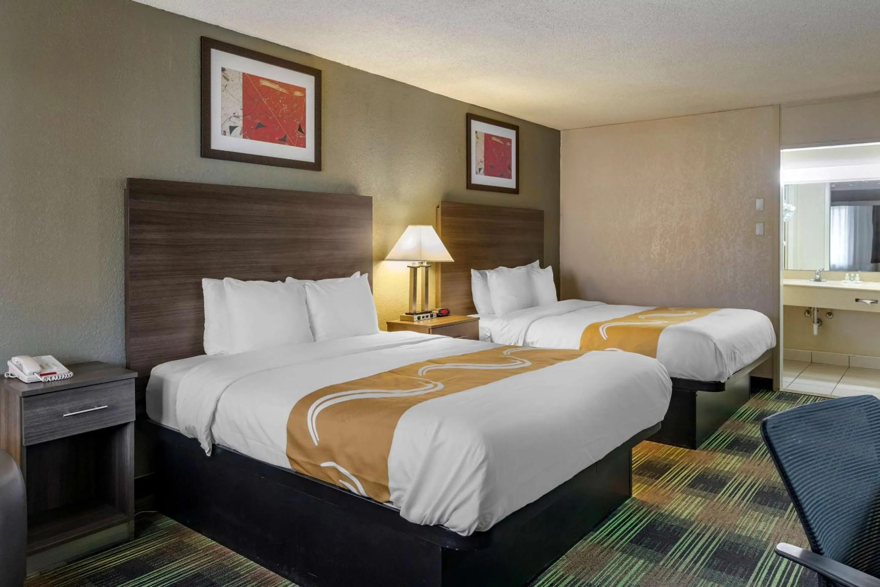 Bedroom, Bed in Quality Inn On Historic Route 66