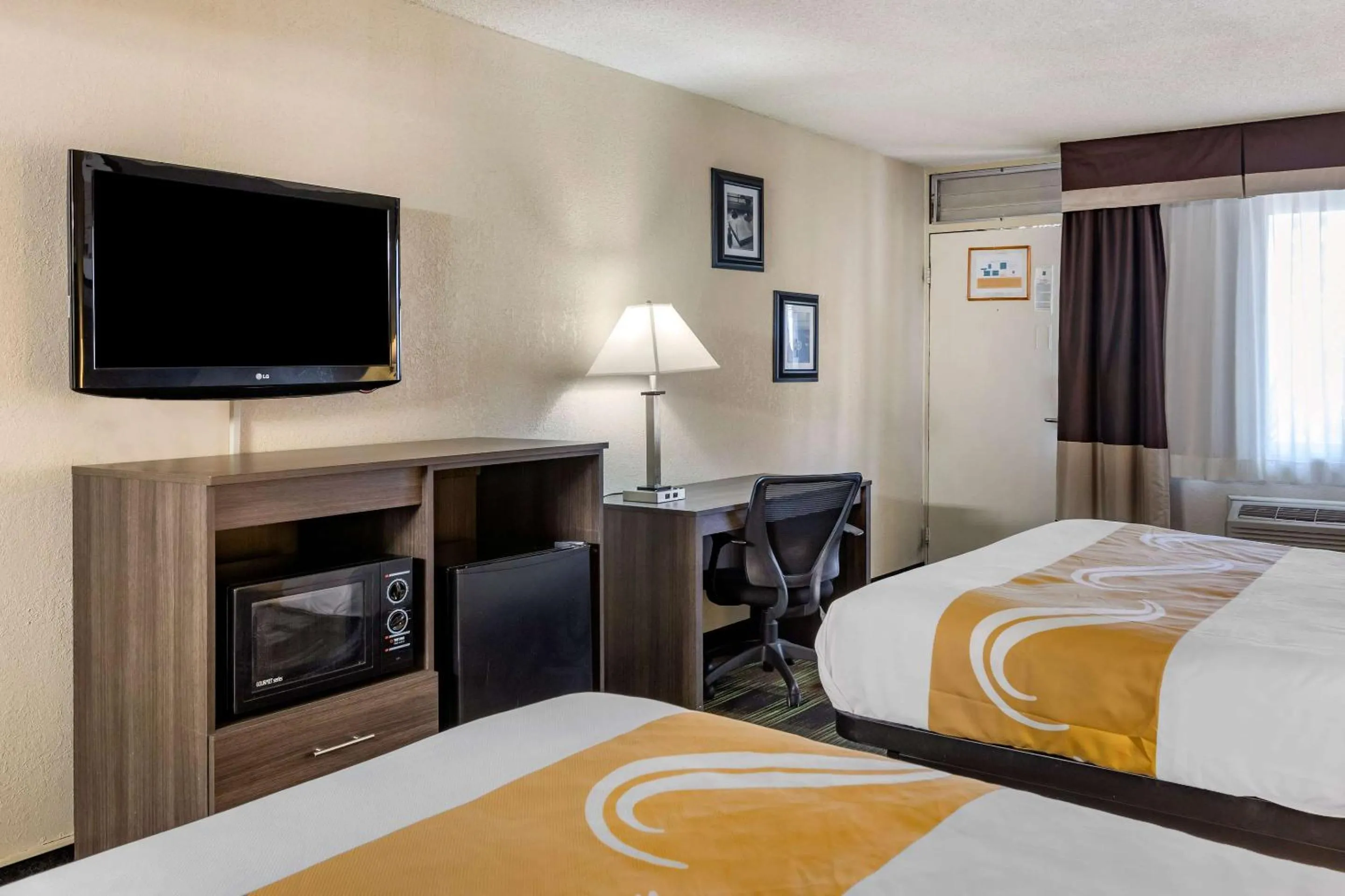 Bedroom, Bed in Quality Inn On Historic Route 66