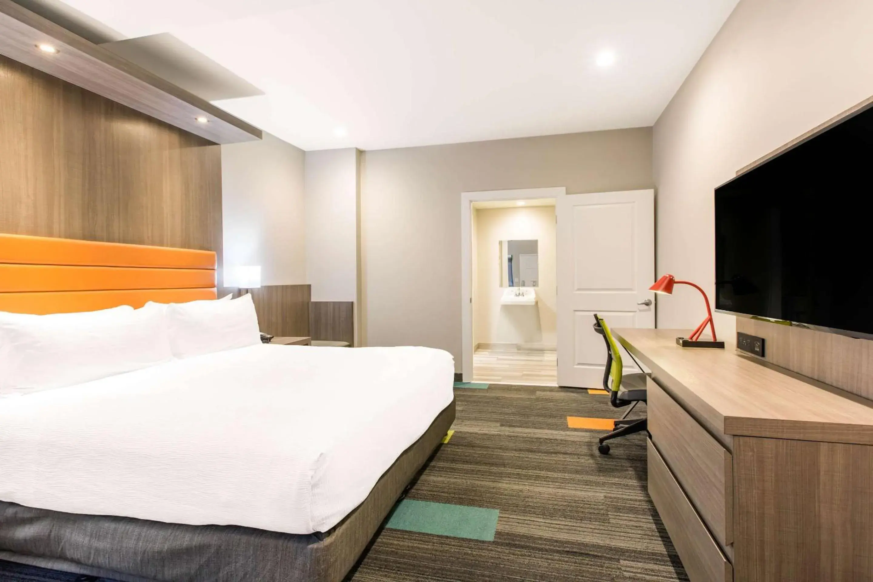 King Room - Accessible/Non-Smoking in Rodeway Inn near Melrose Ave King Room - Accessible/Non-Smoking in Rodeway Inn near Melrose Ave