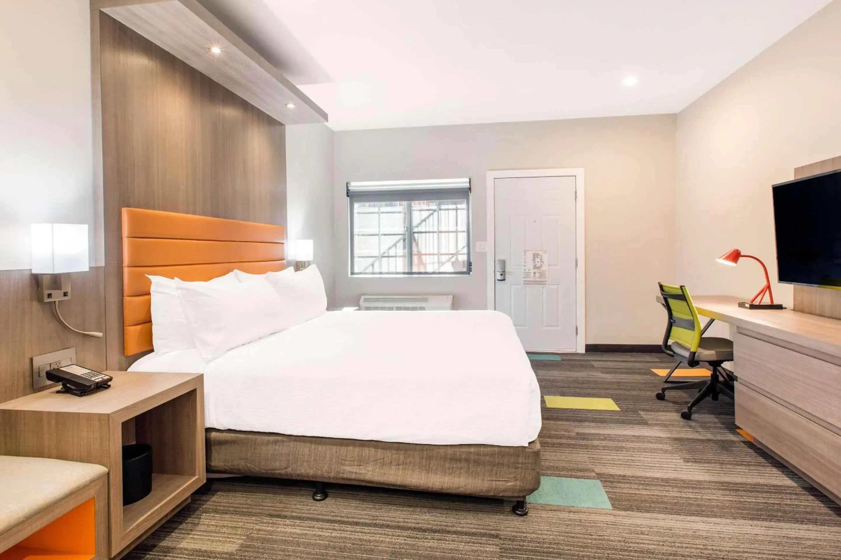 King Room - Non-Smoking in Rodeway Inn near Melrose Ave King Room - Non-Smoking in Rodeway Inn near Melrose Ave