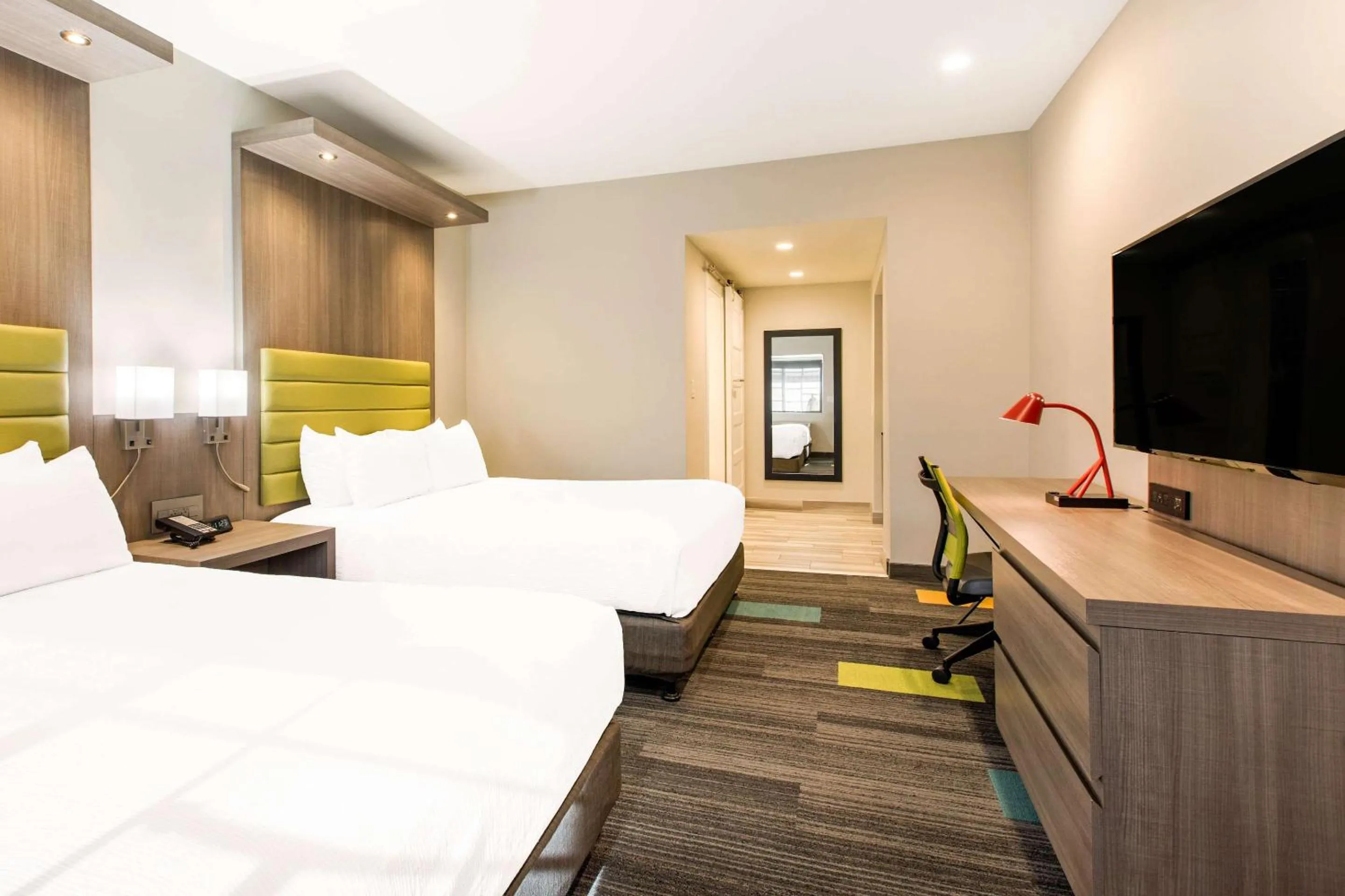 Bedroom, Bed in Rodeway Inn near Melrose Ave