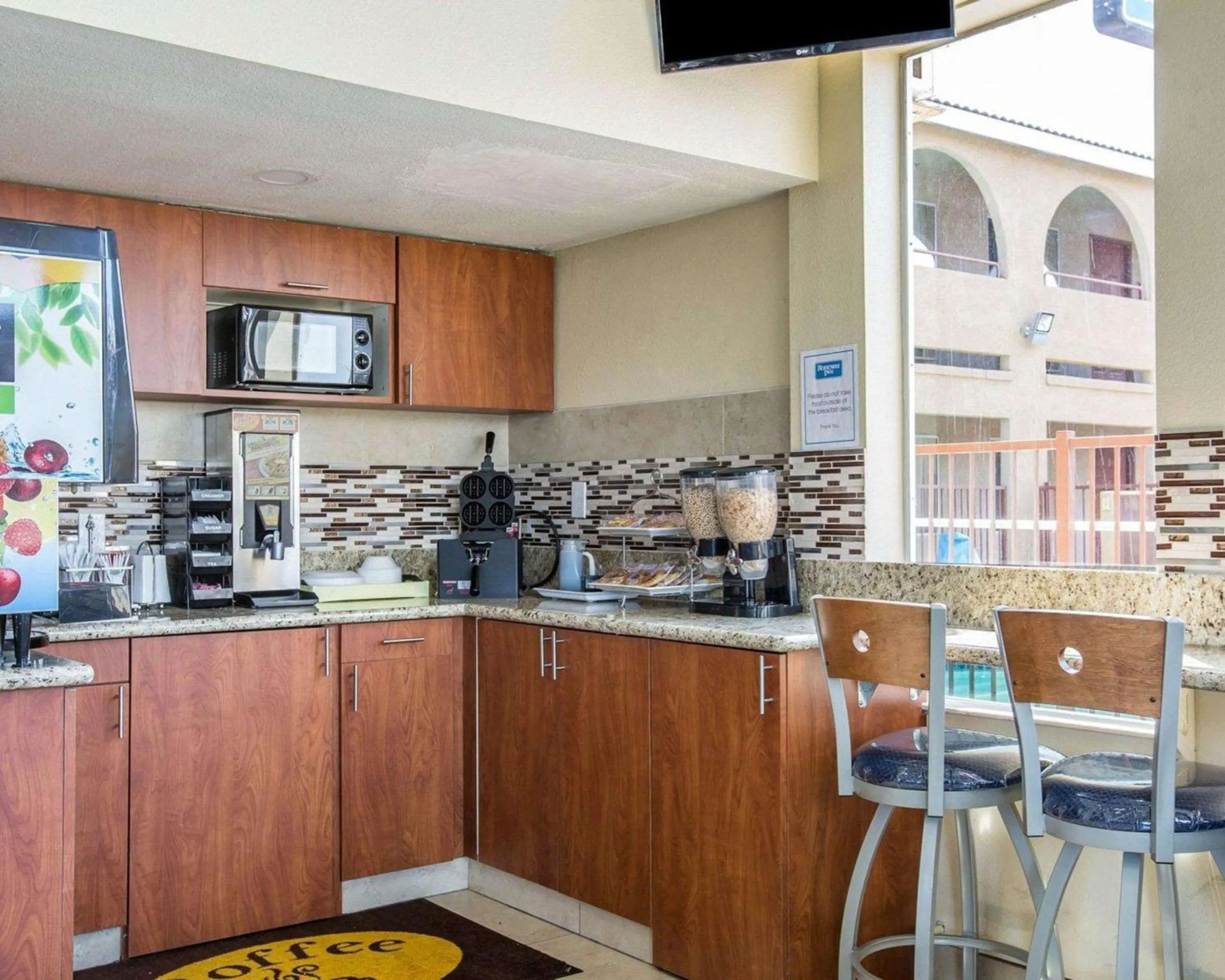 Restaurant/places to eat in Rodeway Inn Delano