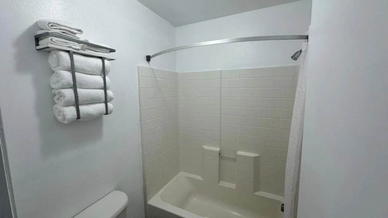 Econo Lodge Inn & Suites near China Lake Naval Station