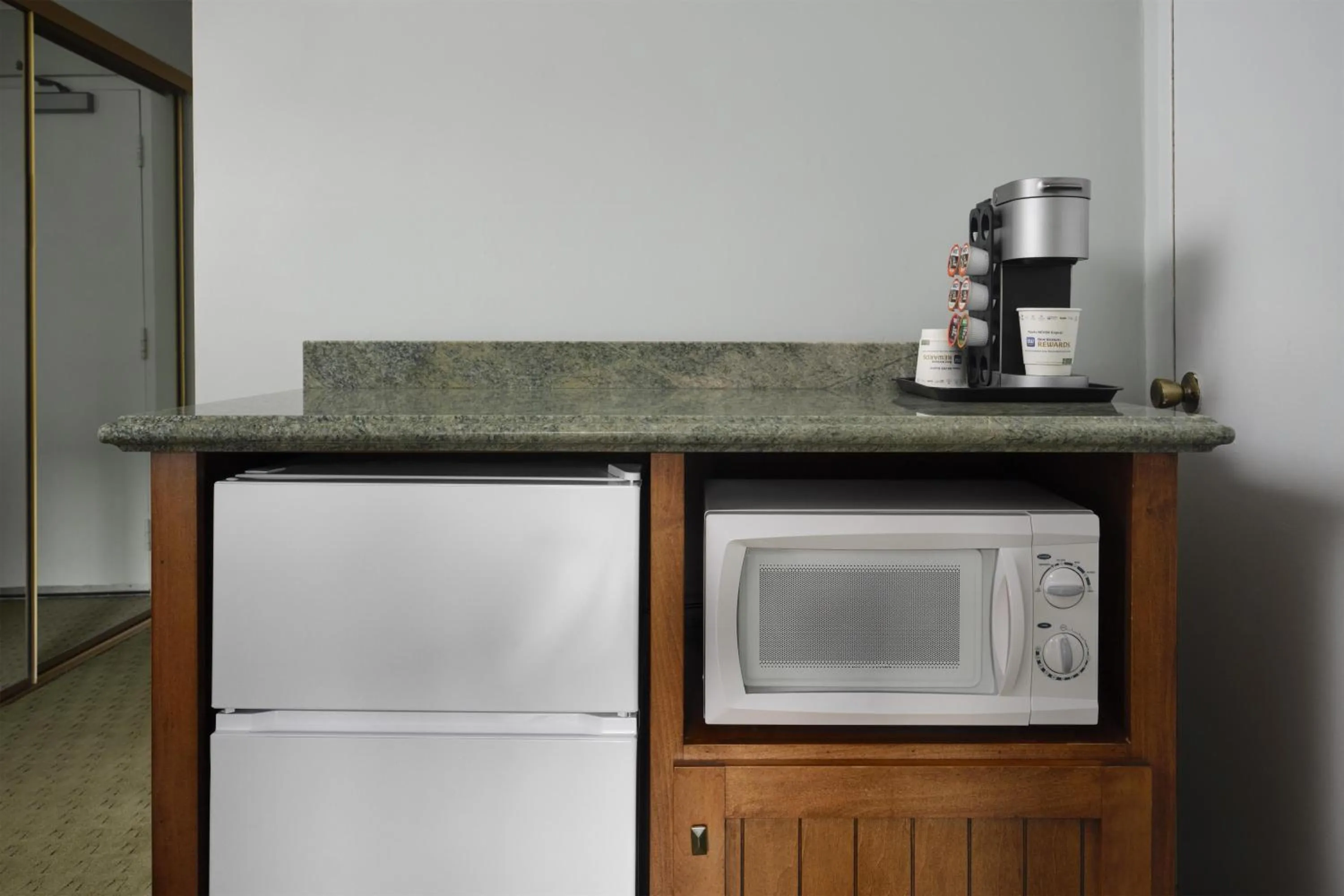 Bedroom in Best Western Premier Hotel Del Mar