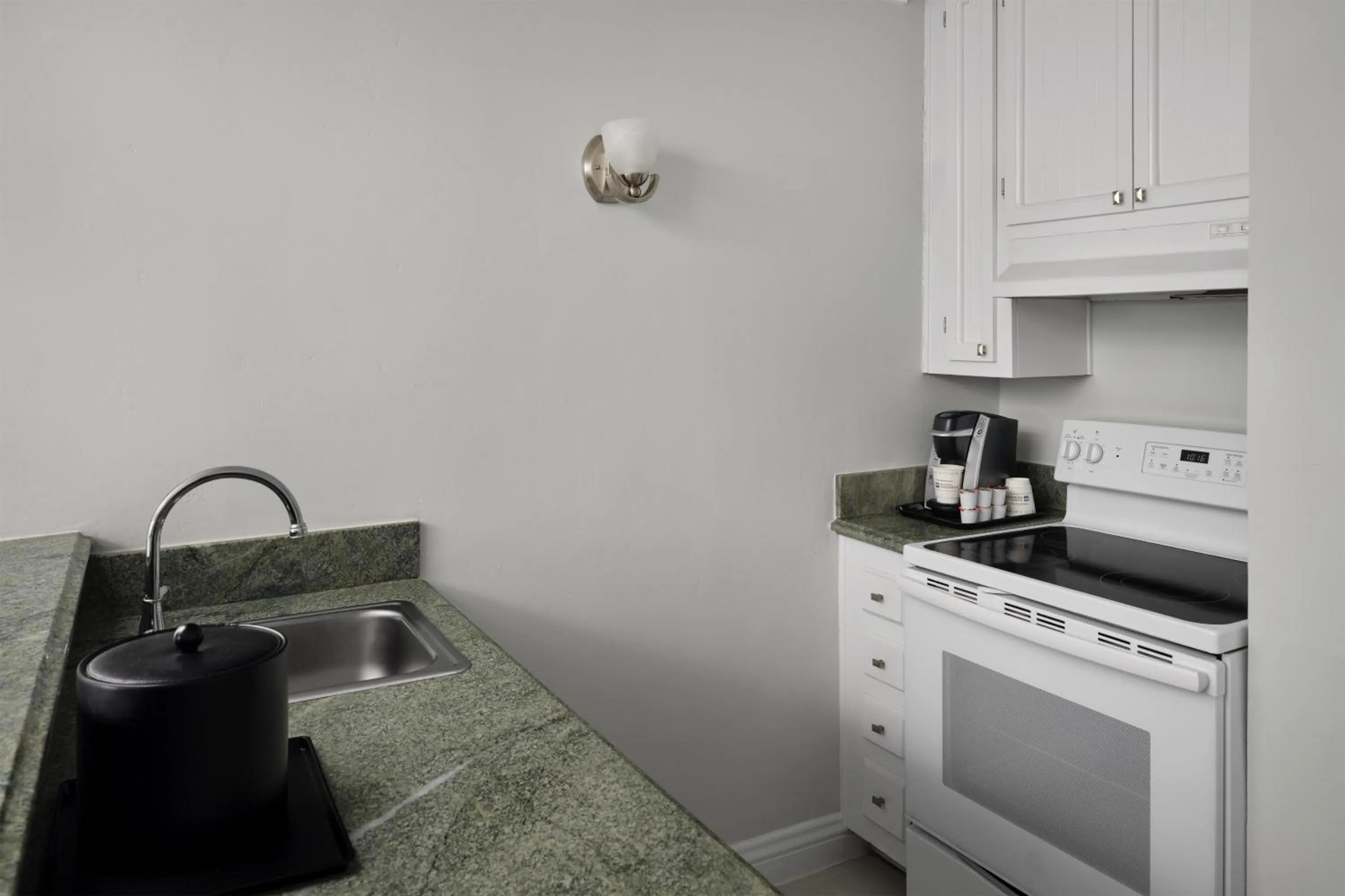 Bedroom in Best Western Premier Hotel Del Mar