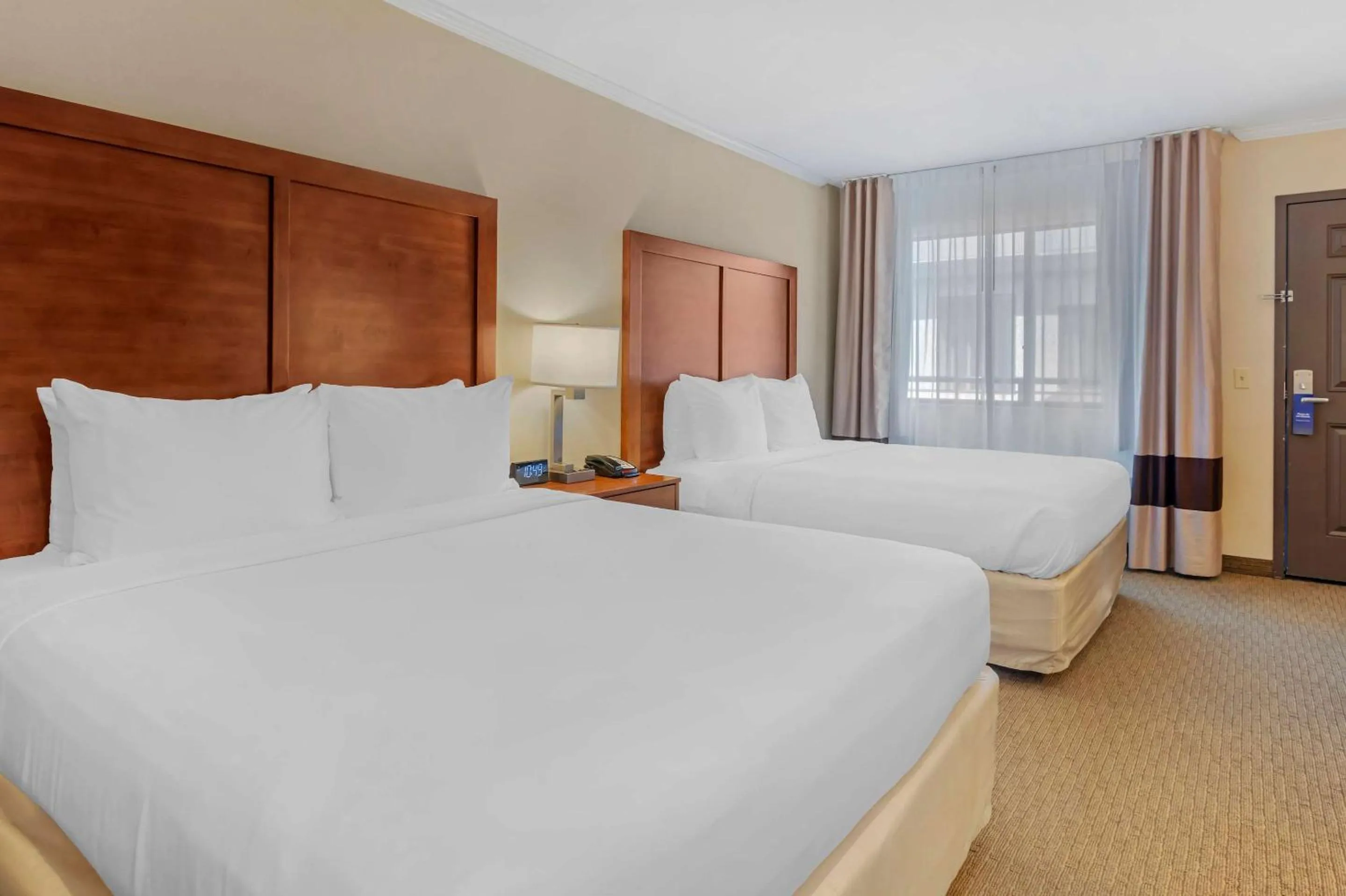 Bedroom, Bed in Comfort Inn Santa Monica - West Los Angeles