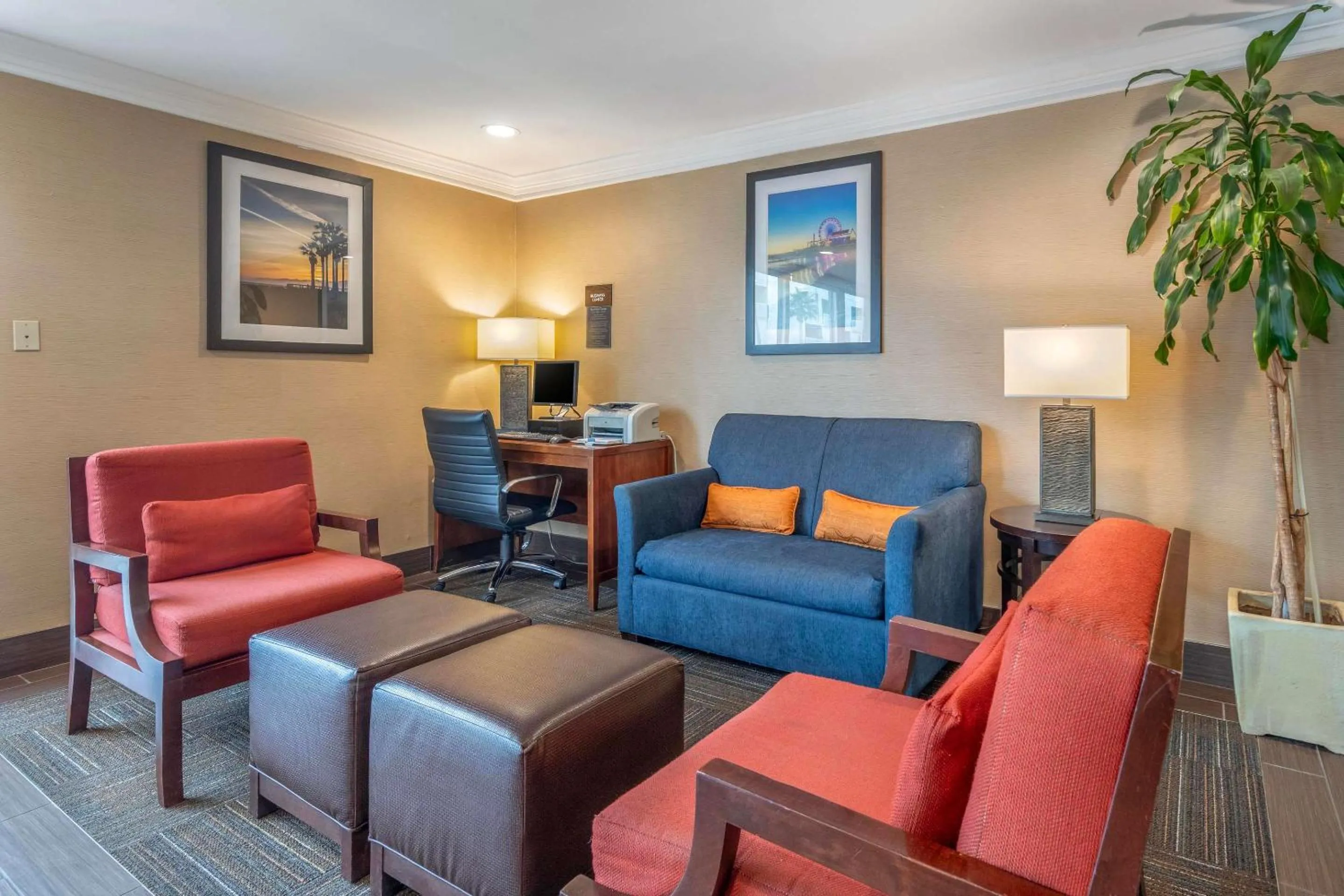 Lobby or reception in Comfort Inn Santa Monica - West Los Angeles