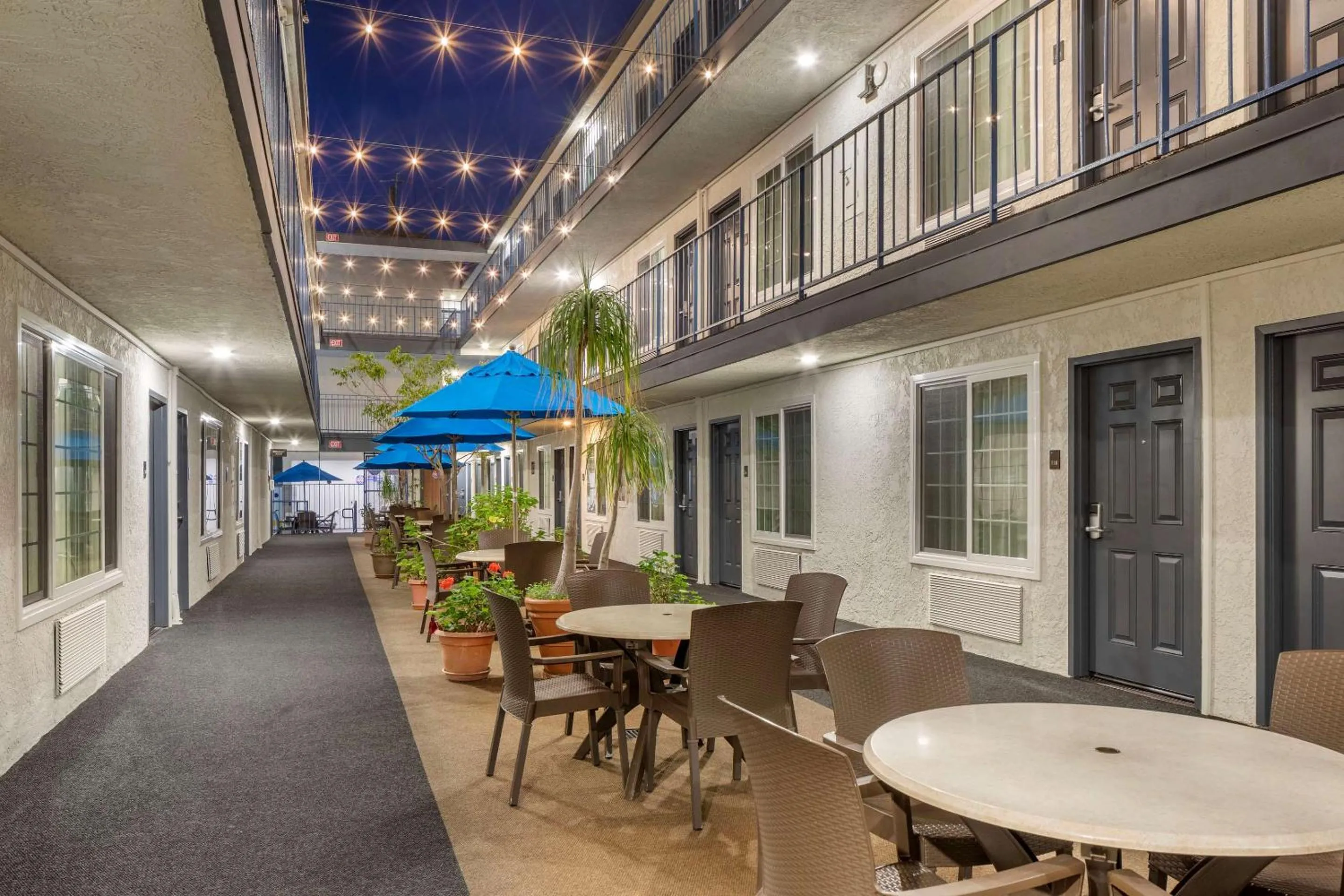 Property building in Comfort Inn Santa Monica - West Los Angeles