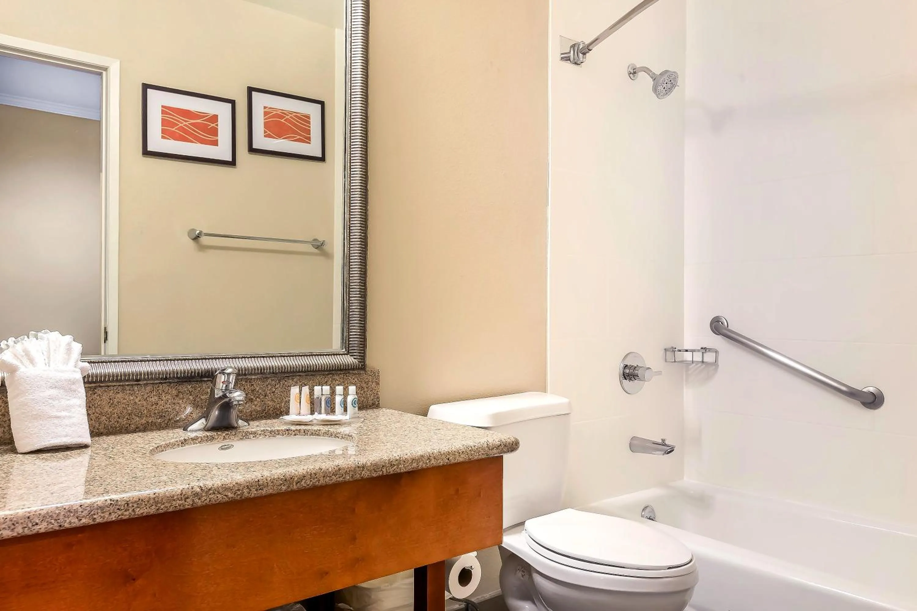 Property building in Comfort Inn Santa Monica - West Los Angeles