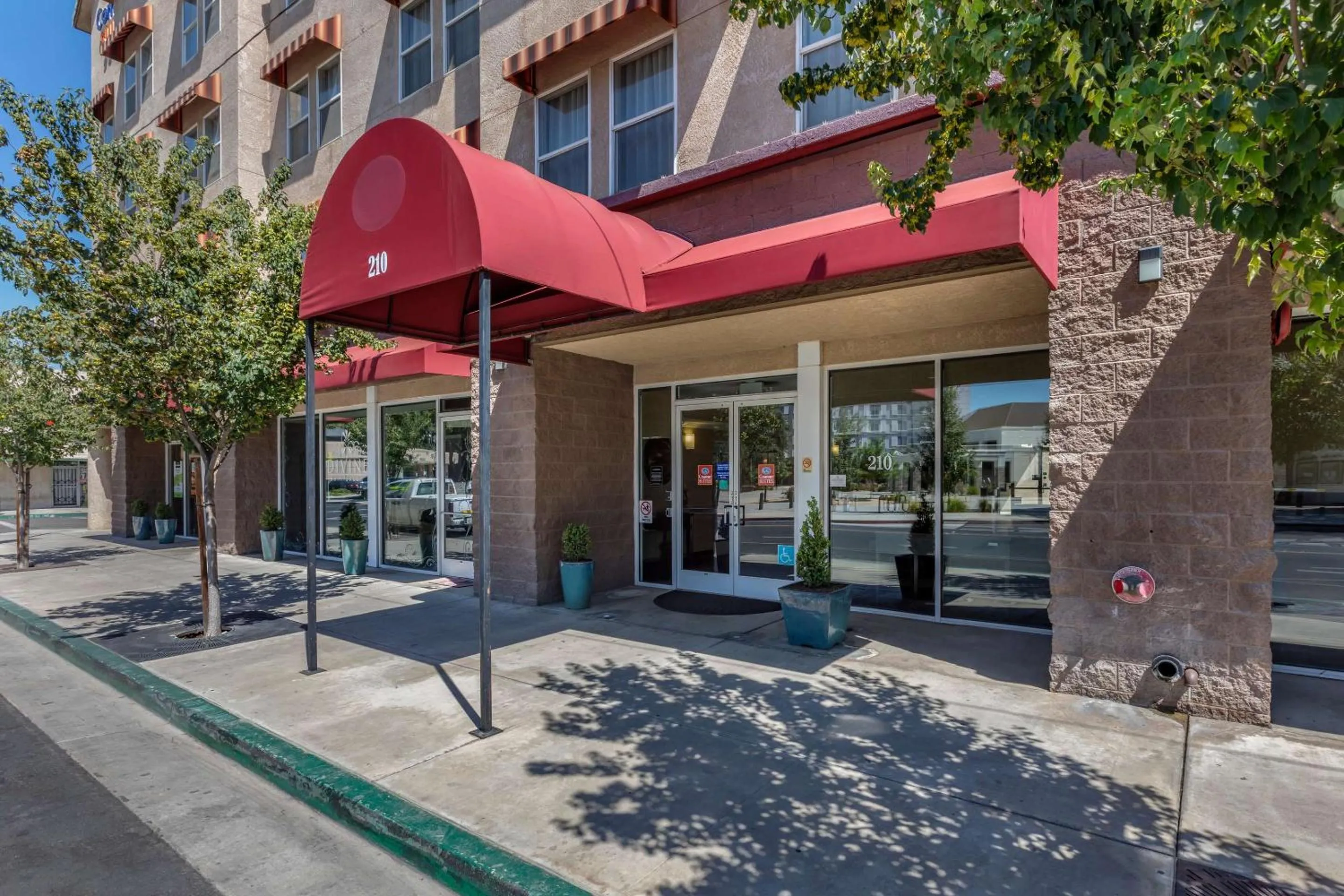 Property building in Comfort Suites Visalia - Convention Center