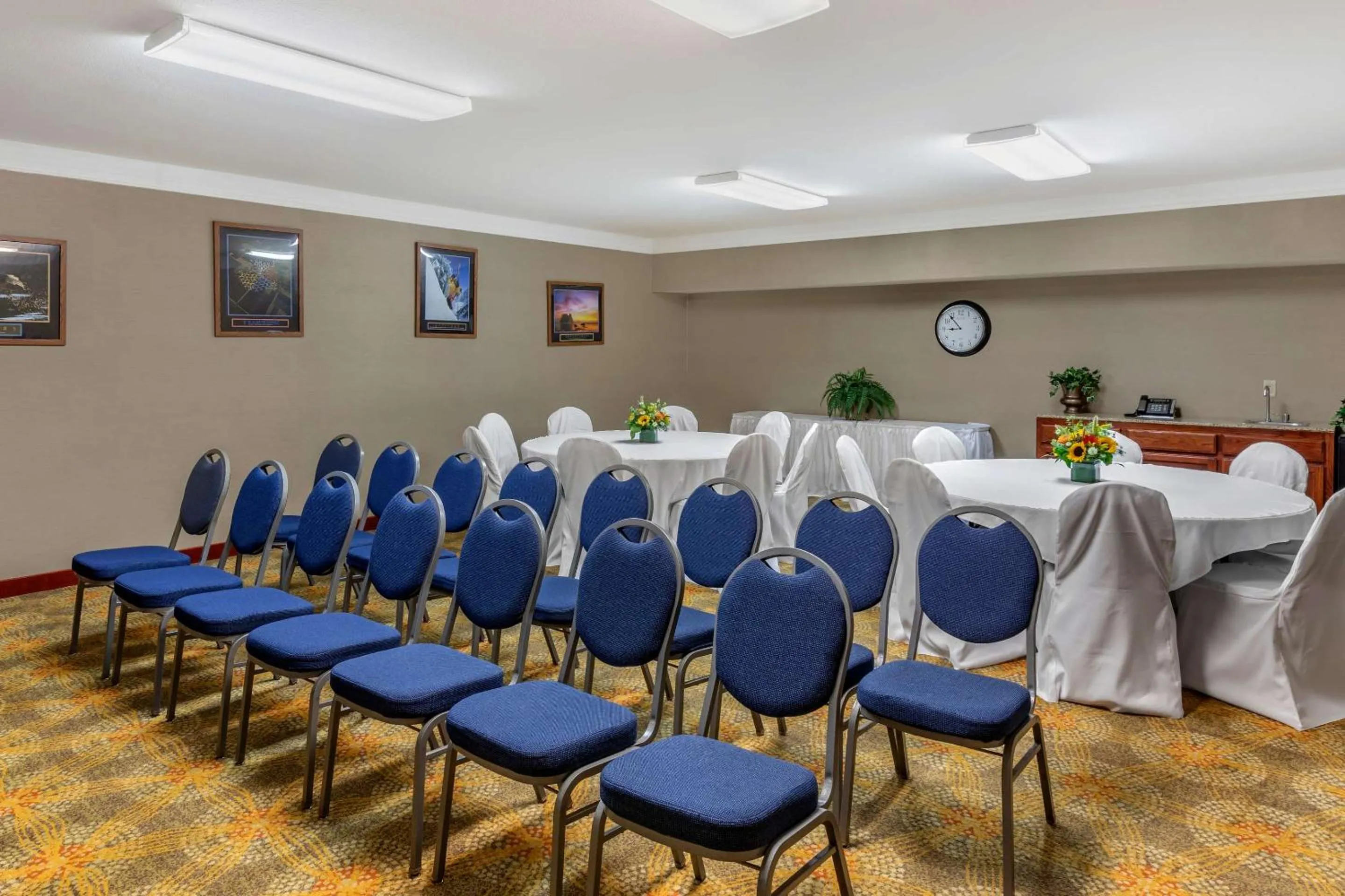 Meeting/conference room in Comfort Suites Visalia - Convention Center