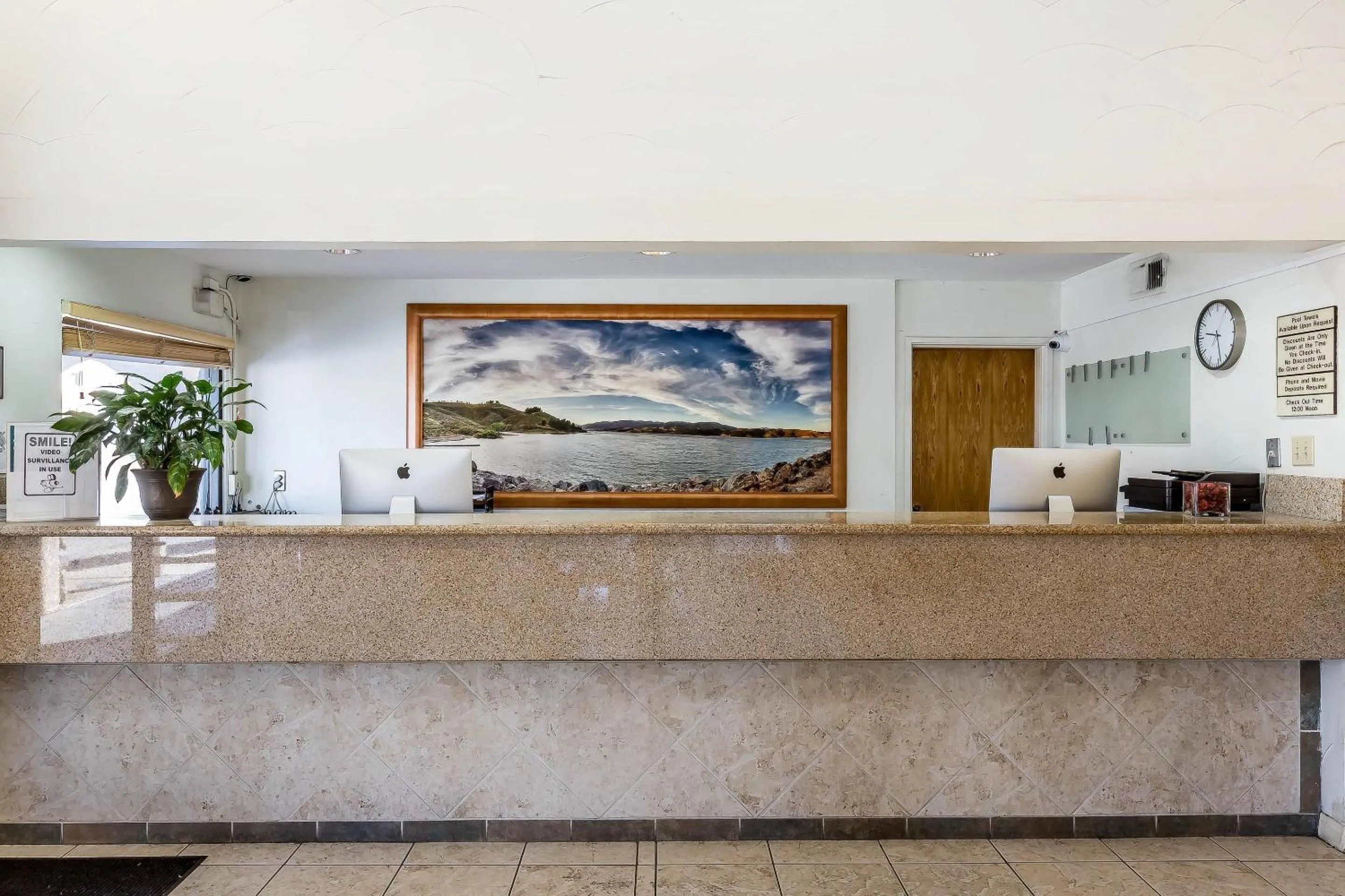 Lobby or reception in Rodeway Inn Magic Mountain Area