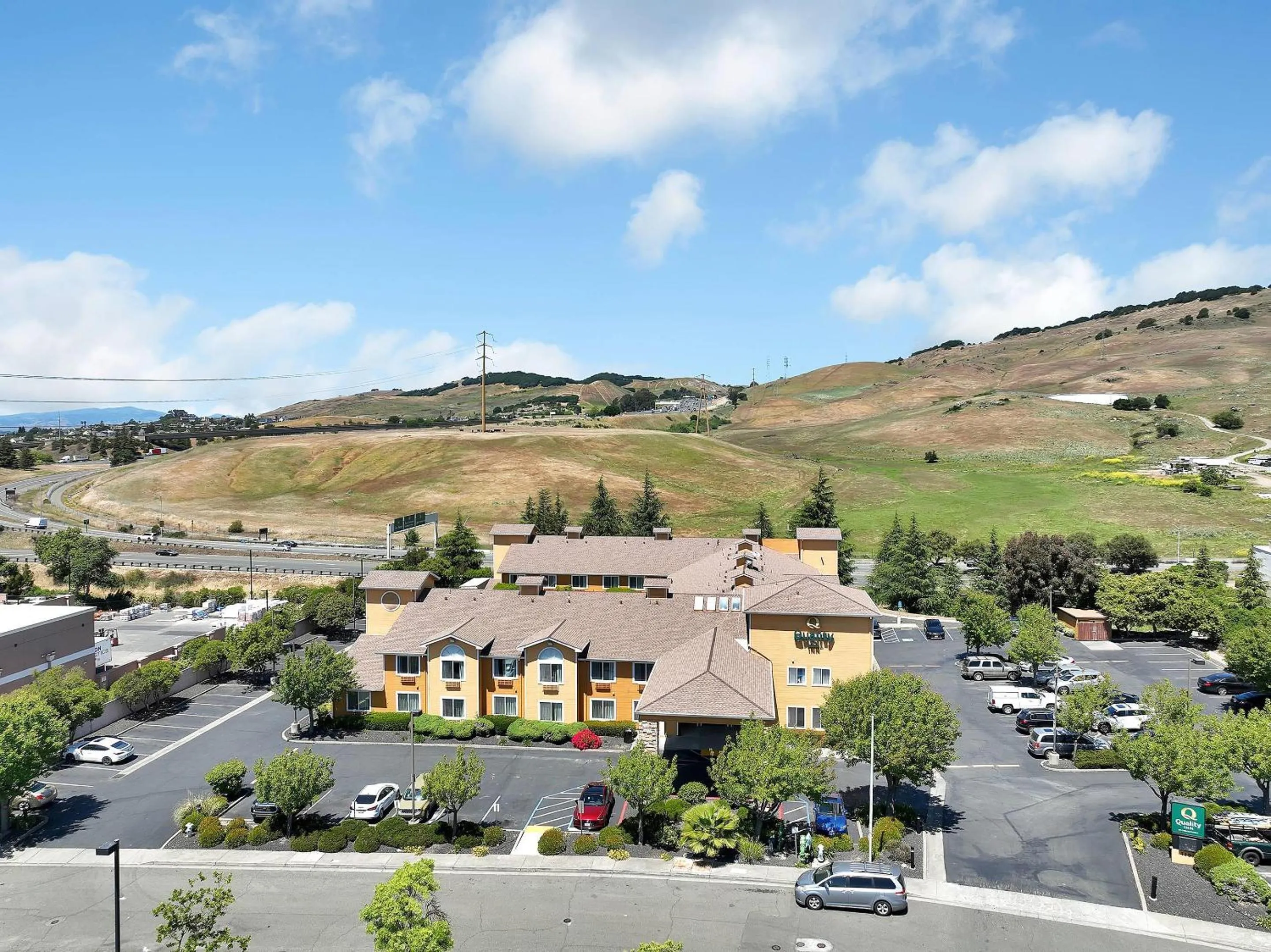 Property building in Quality Inn near Six Flags Discovery Kingdom-Napa Valley