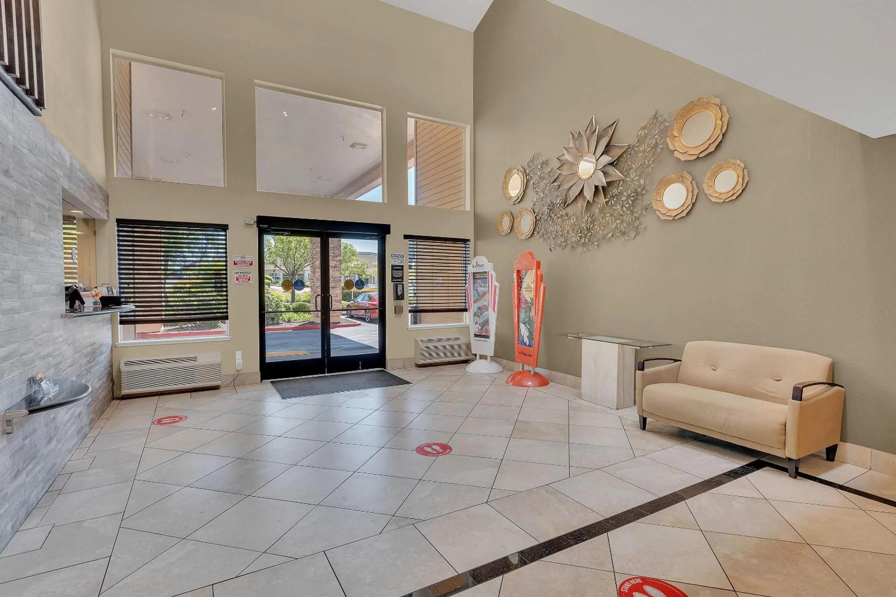 Lobby or reception in Quality Inn near Six Flags Discovery Kingdom-Napa Valley