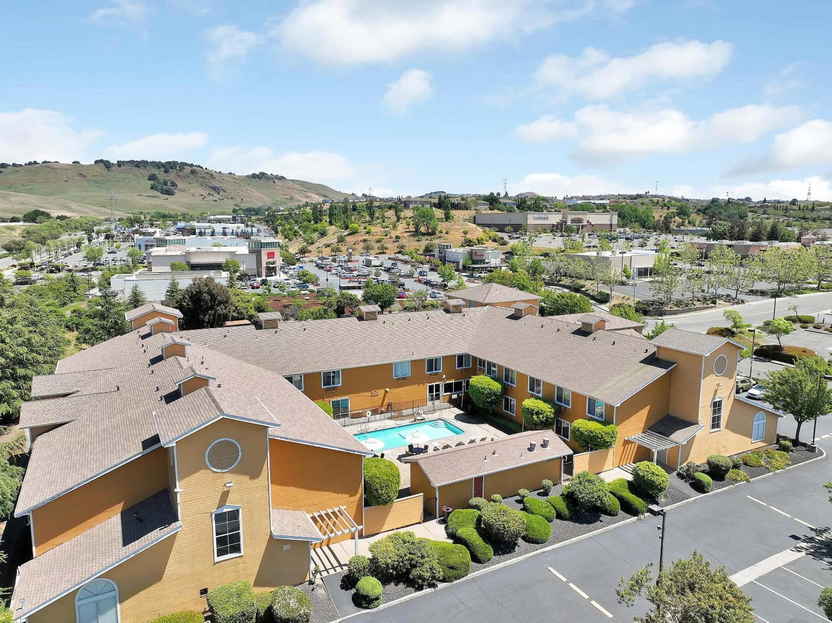 Property building in Quality Inn near Six Flags Discovery Kingdom-Napa Valley