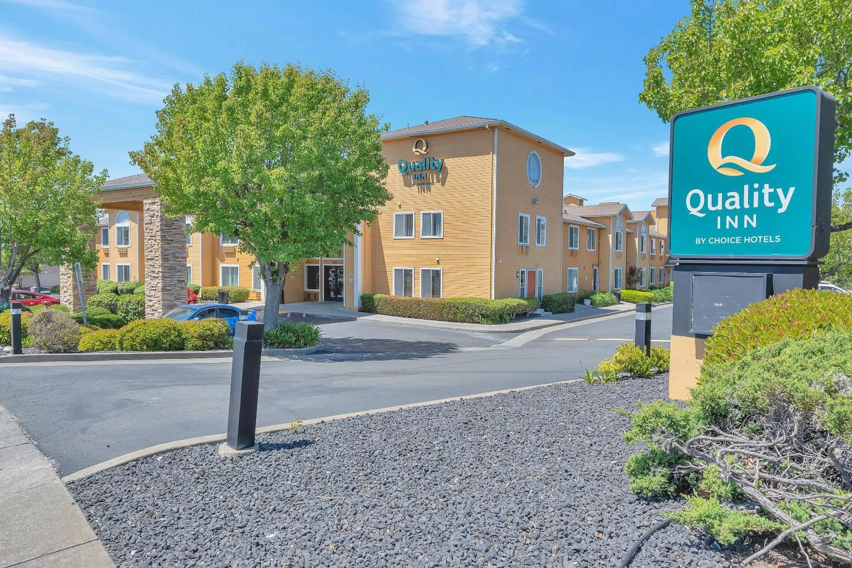 Property building in Quality Inn near Six Flags Discovery Kingdom-Napa Valley