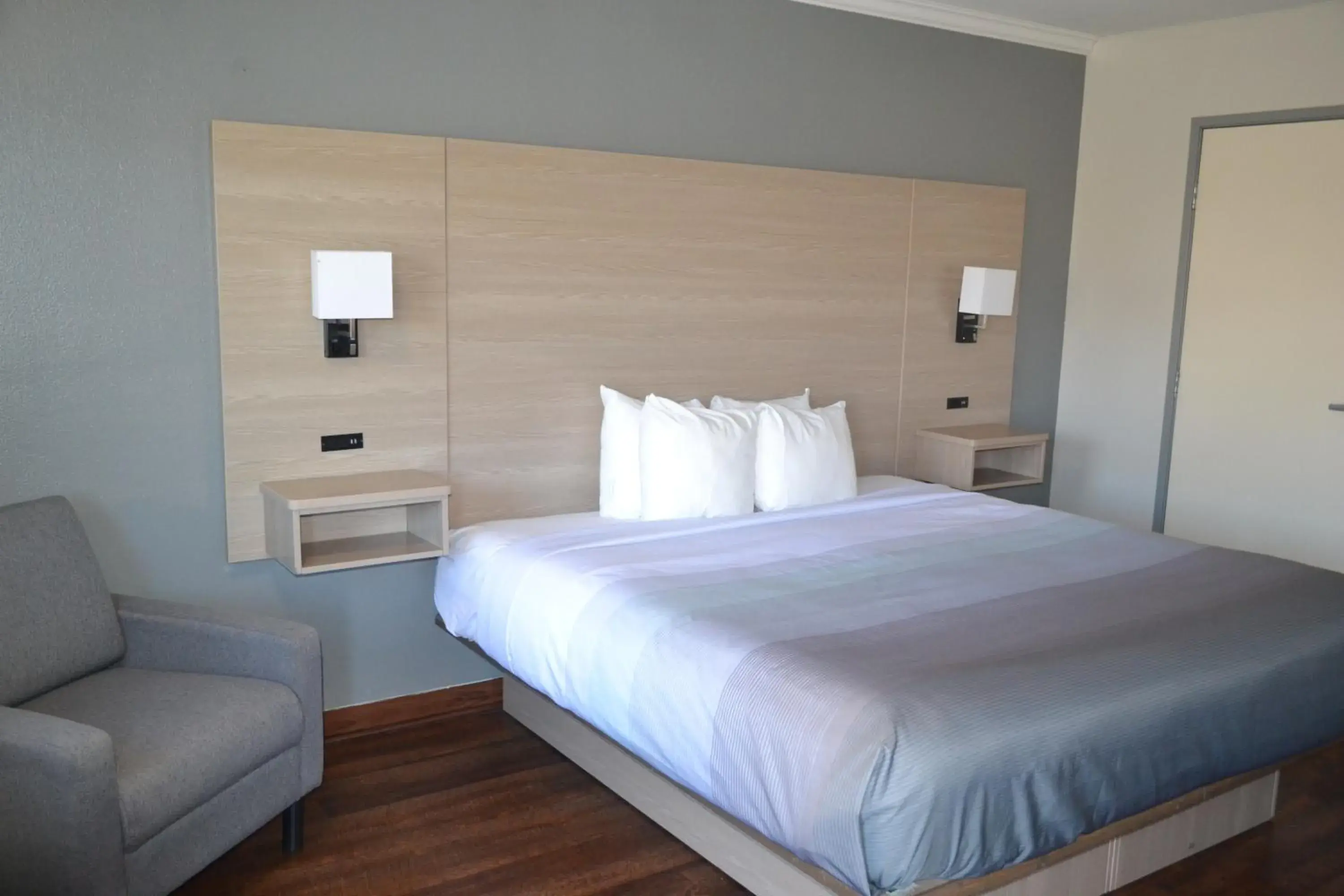 King Room - Non Smoking in Quality Inn Bishop near Mammoth King Room - Non Smoking in Quality Inn Bishop near Mammoth