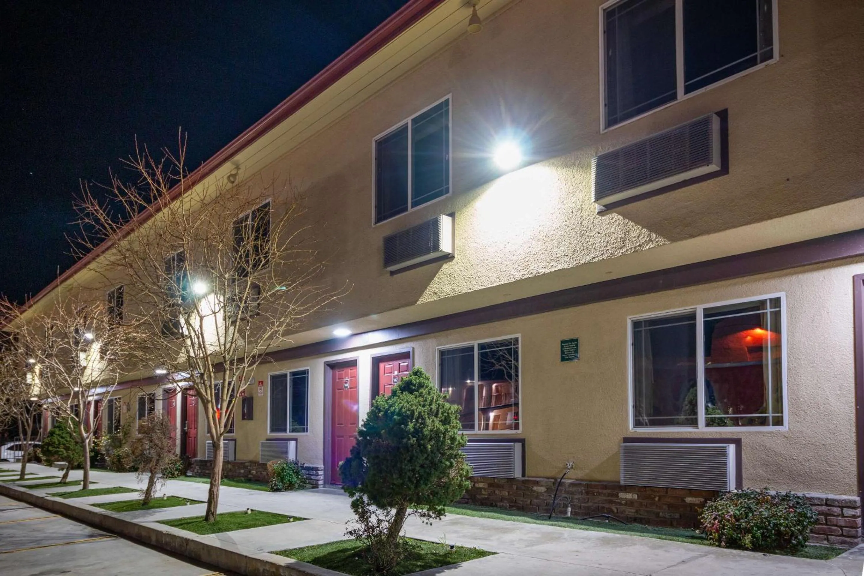 Property building in Quality Inn Bishop near Mammoth