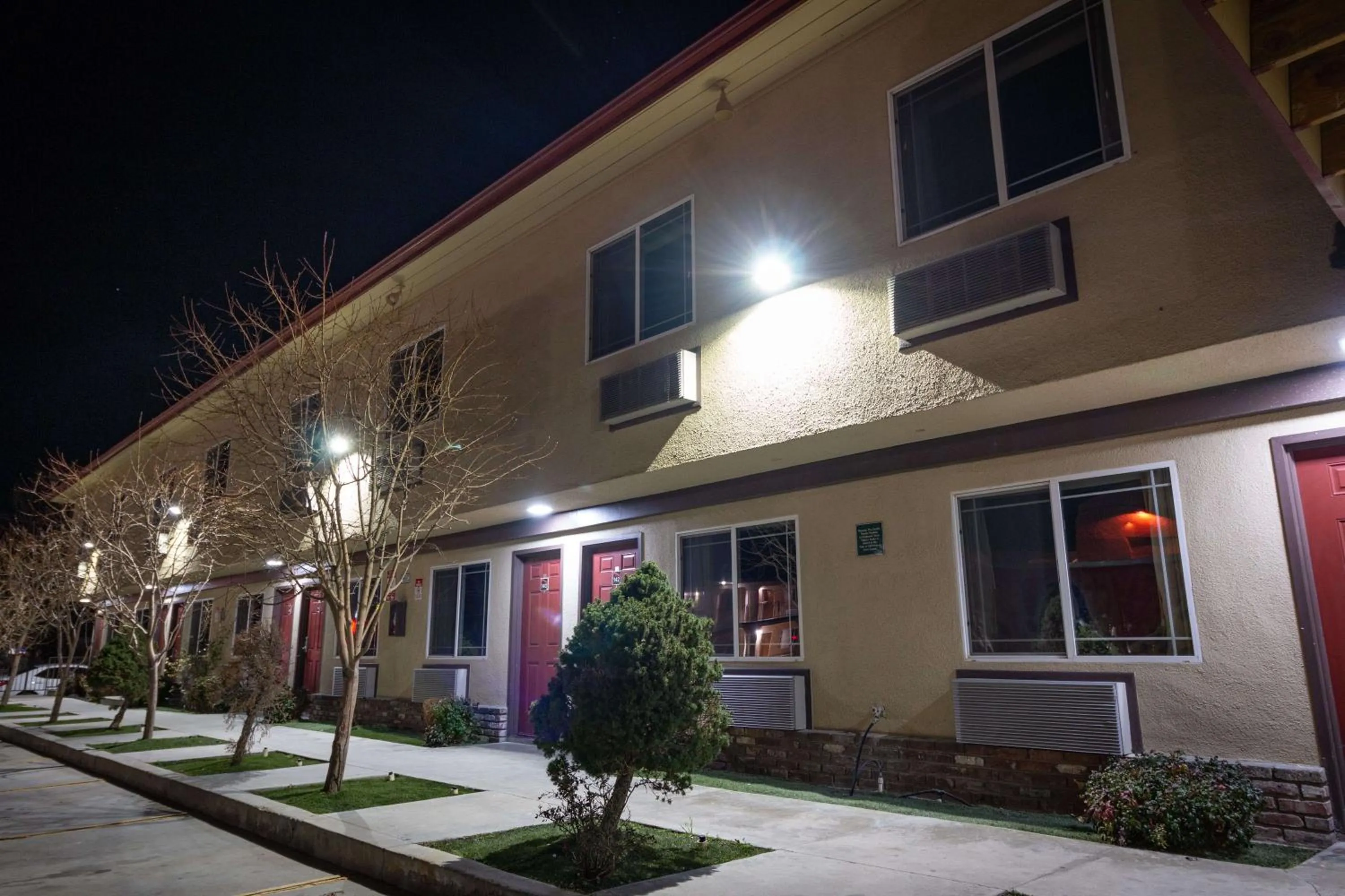 Property building in Quality Inn Bishop near Mammoth