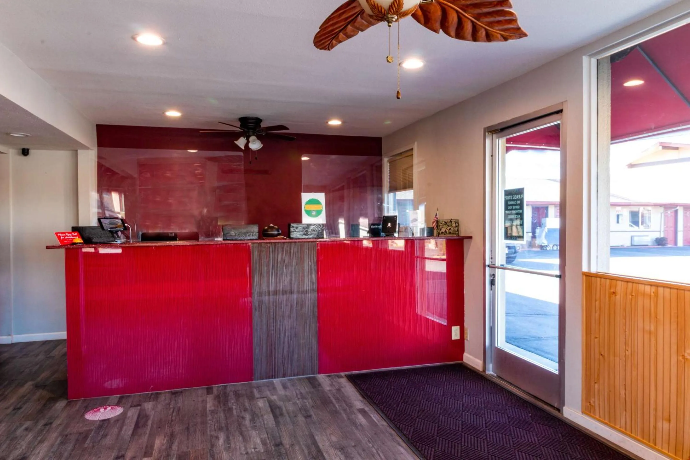 Lobby or reception in Quality Inn Bishop near Mammoth