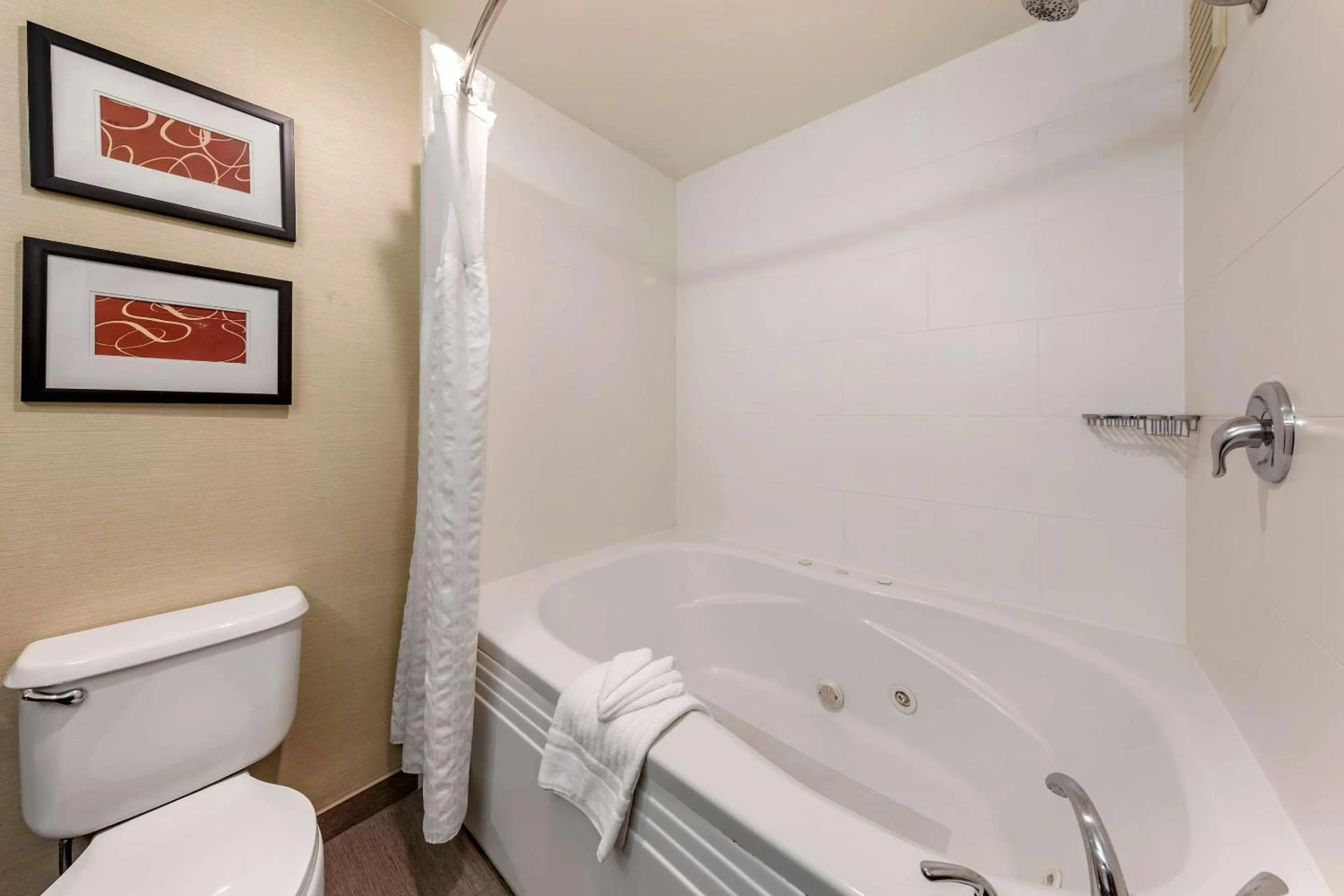 Bedroom in Comfort Suites Near Six Flags Magic Mountain