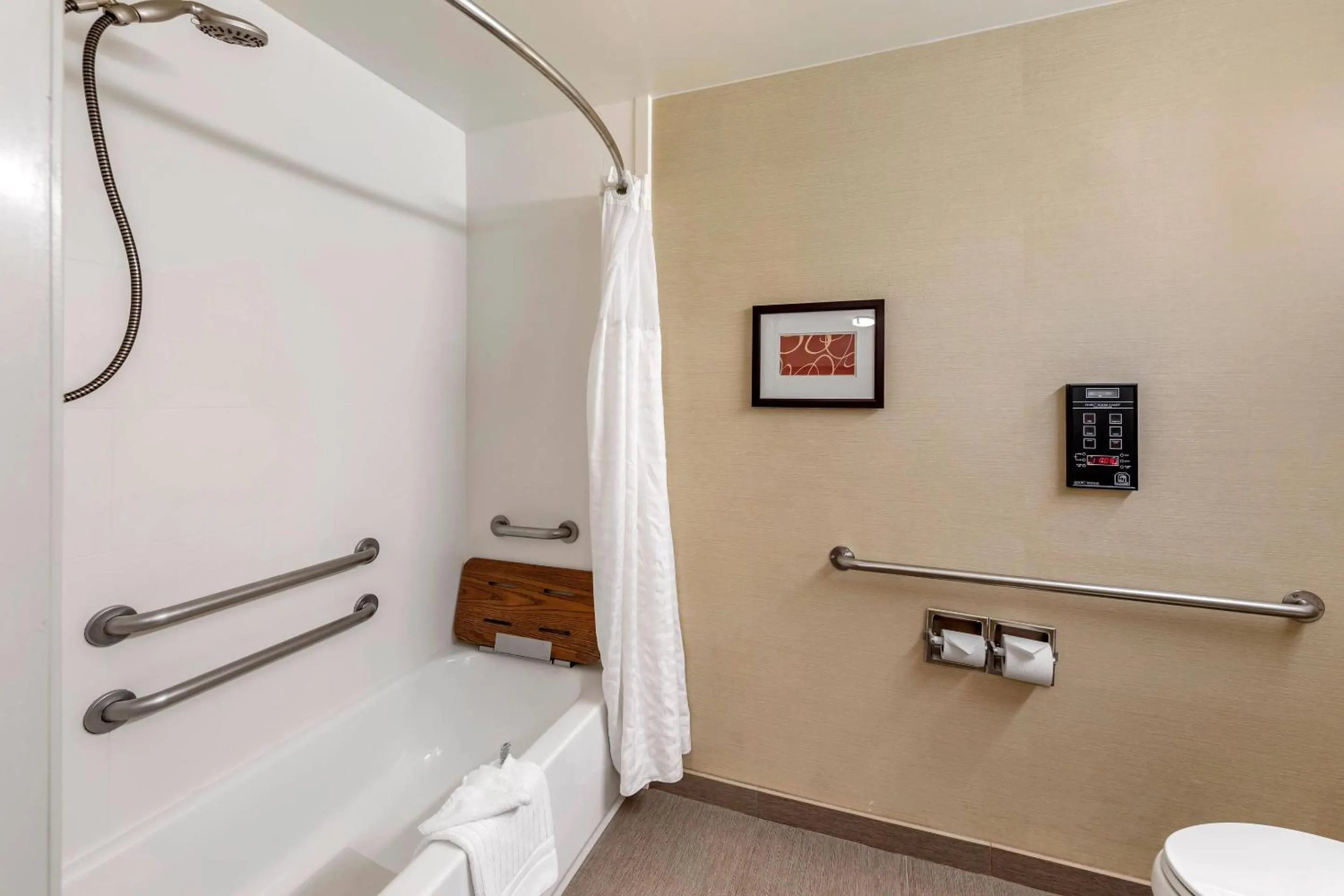 Bedroom in Comfort Suites Near Six Flags Magic Mountain