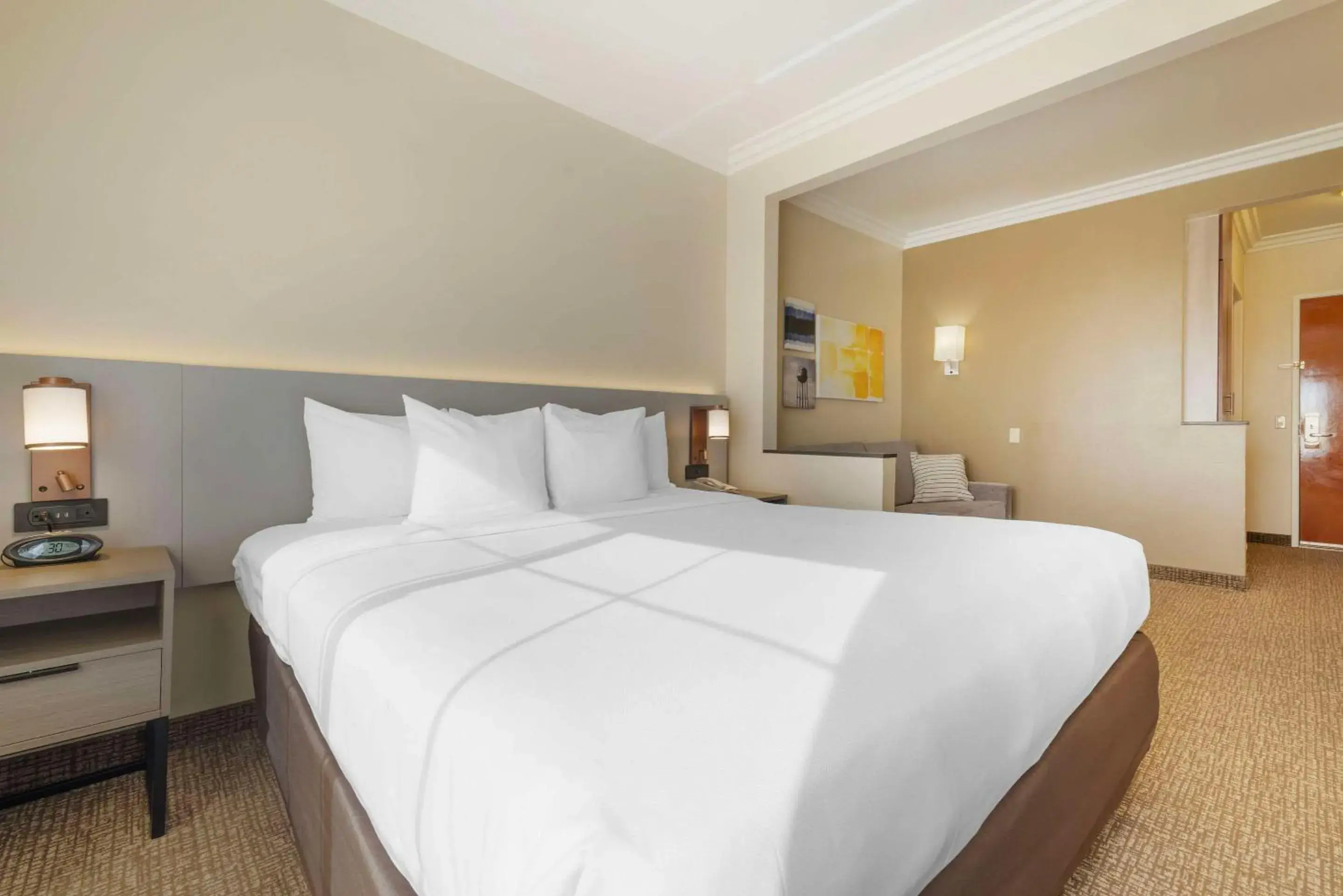 Junior Suite, 1 King Bed, Sofa Bed, Non Smoking in Comfort Suites Oceanside Camp Pendleton Area Junior Suite, 1 King Bed, Sofa Bed, Non Smoking in Comfort Suites Oceanside Camp Pendleton Area