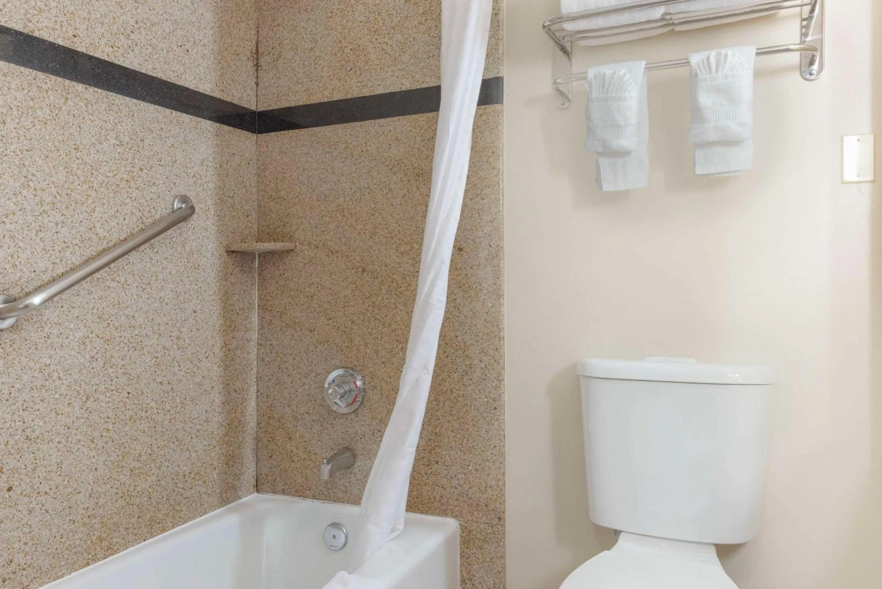 Bedroom in Comfort Suites Oceanside Camp Pendleton Area