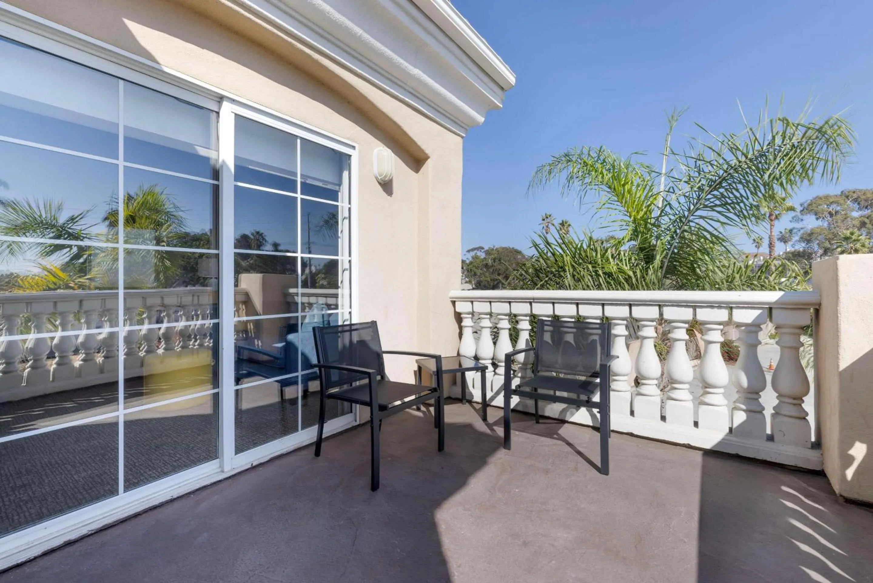 Bedroom in Comfort Suites Oceanside Camp Pendleton Area