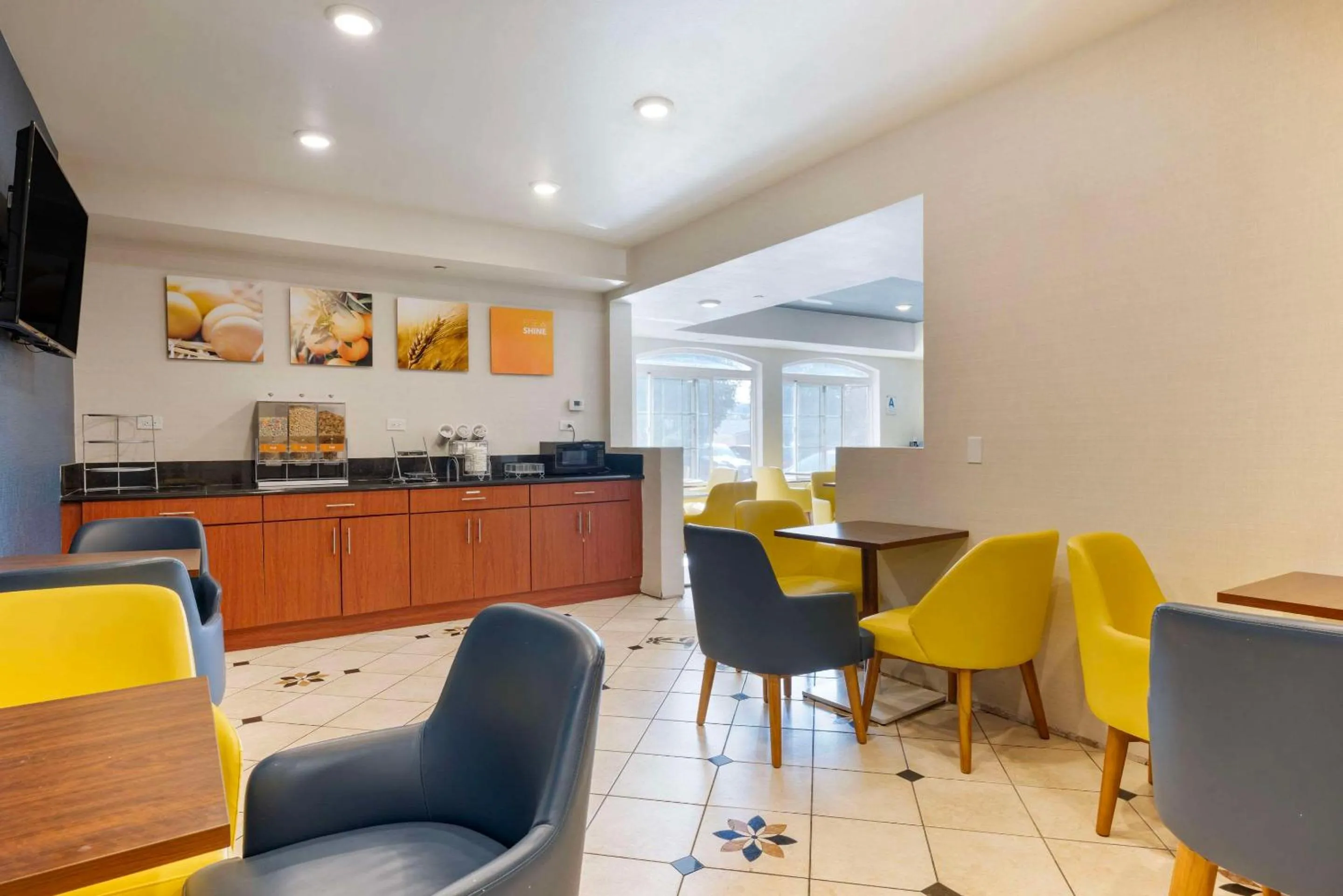 Breakfast in Comfort Suites Oceanside Camp Pendleton Area