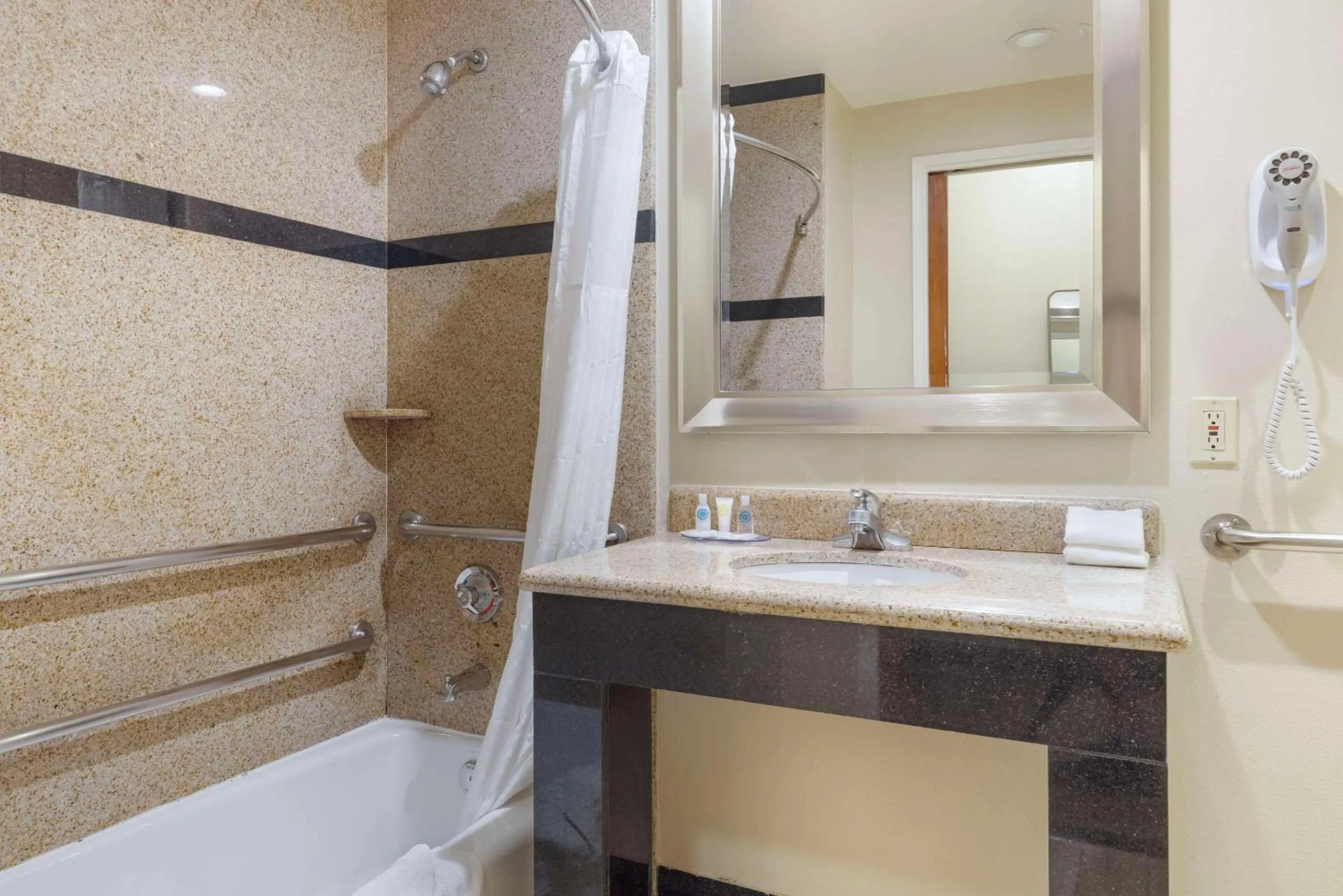 Bedroom in Comfort Suites Oceanside Camp Pendleton Area