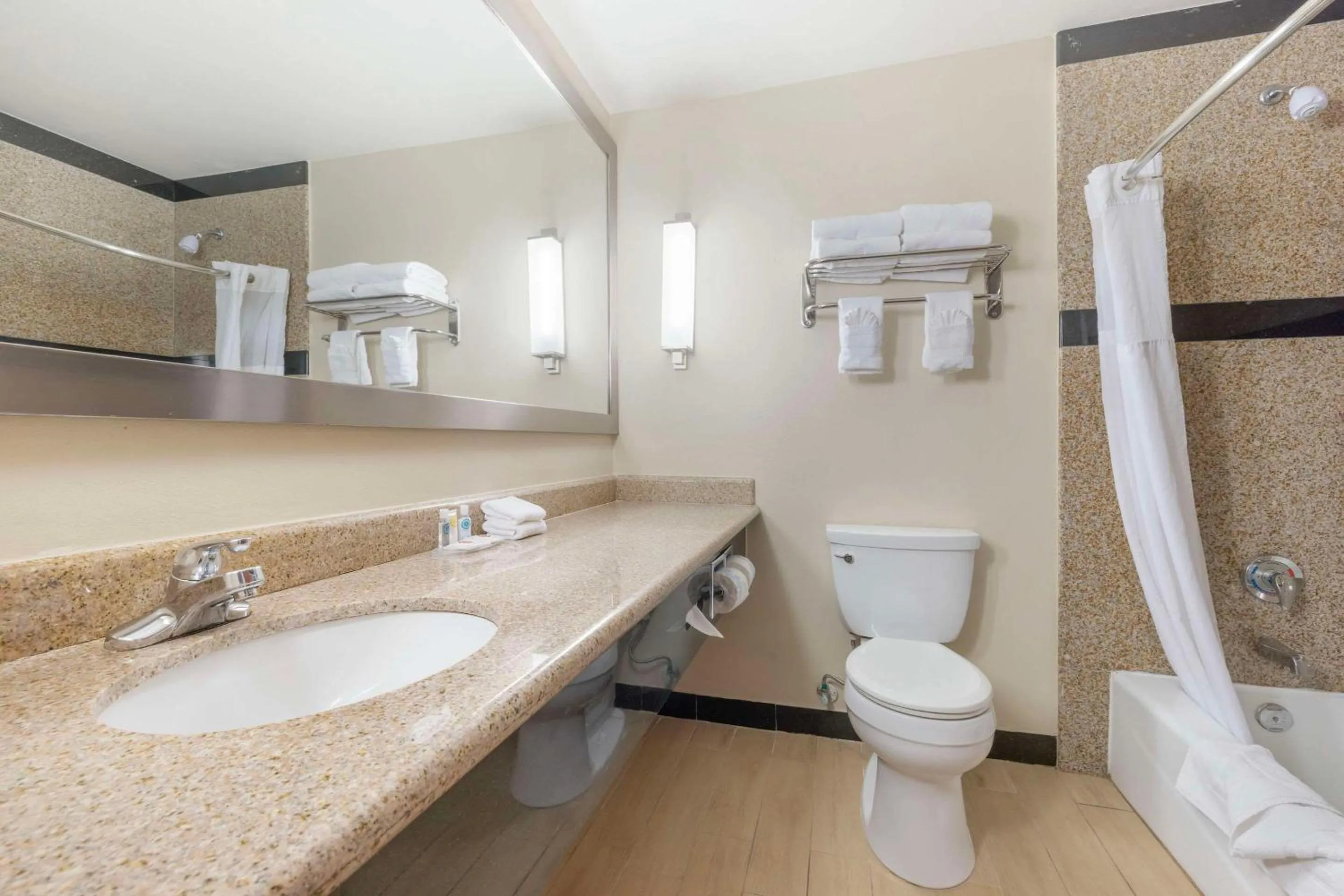 Bedroom in Comfort Suites Oceanside Camp Pendleton Area